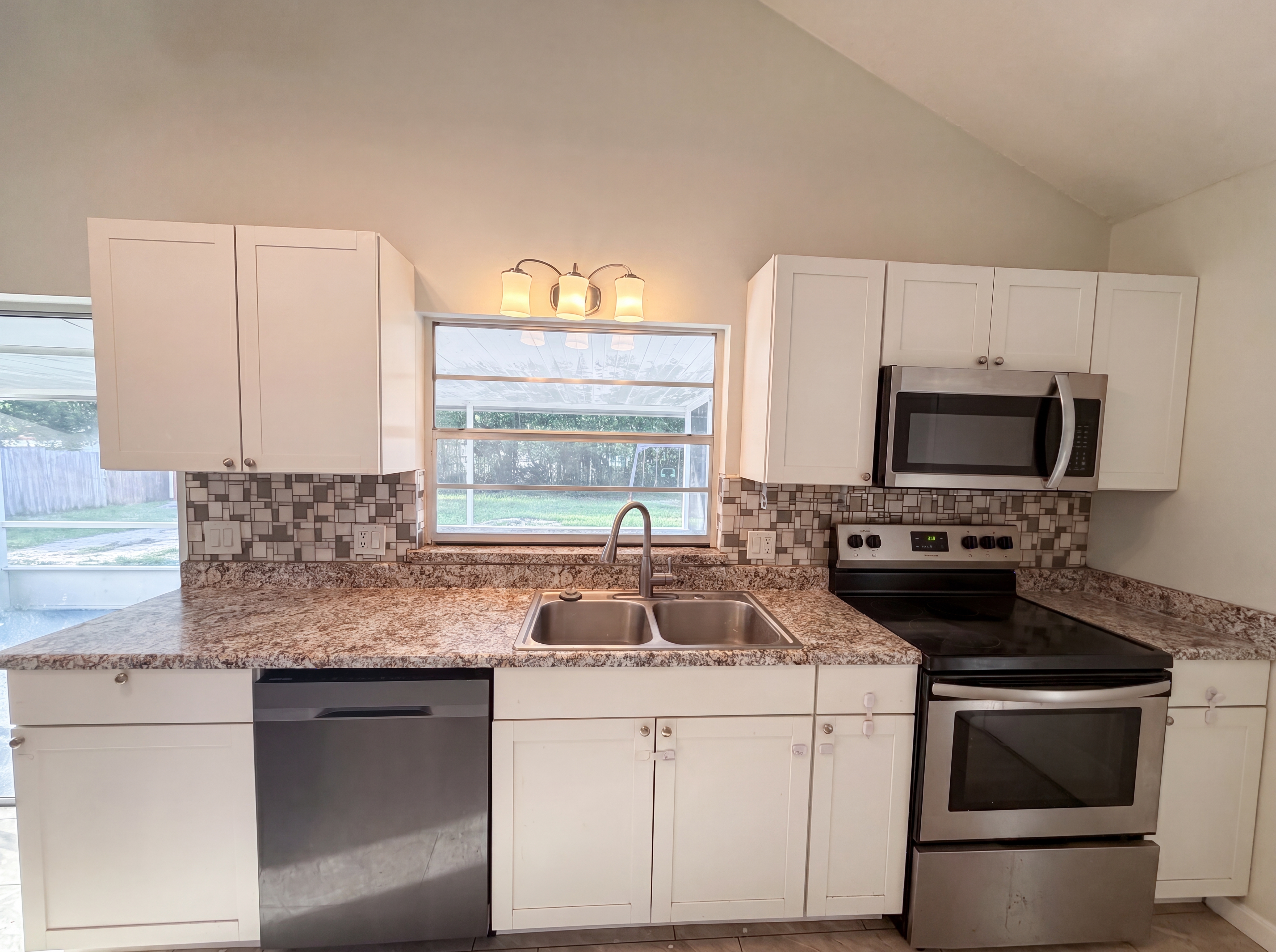 Photo 8 of 22 of 880 Fruitland Dr, Deltona, FL