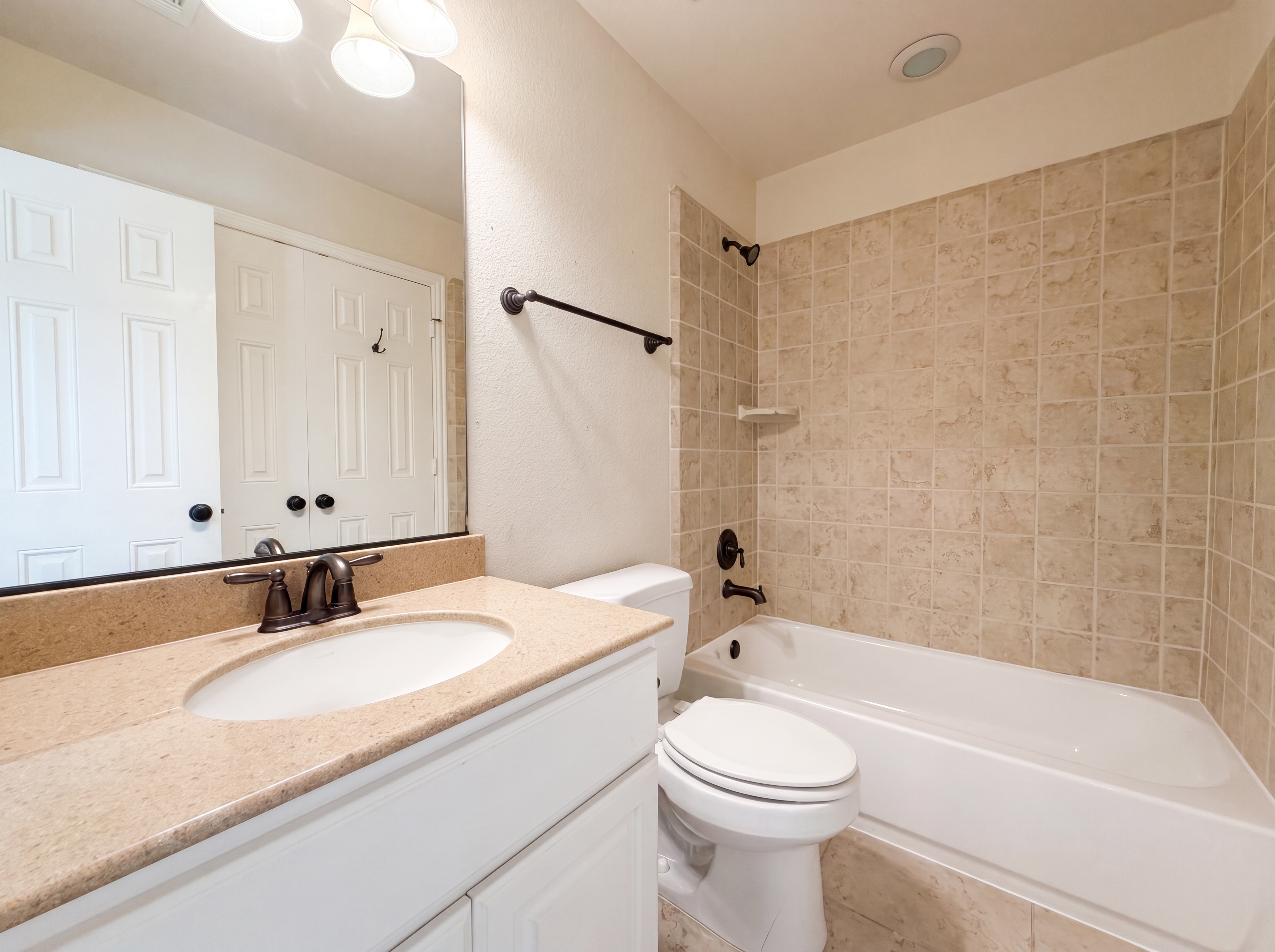 Photo 16 of 29 of 27911 Warren Park Dr, Katy, TX