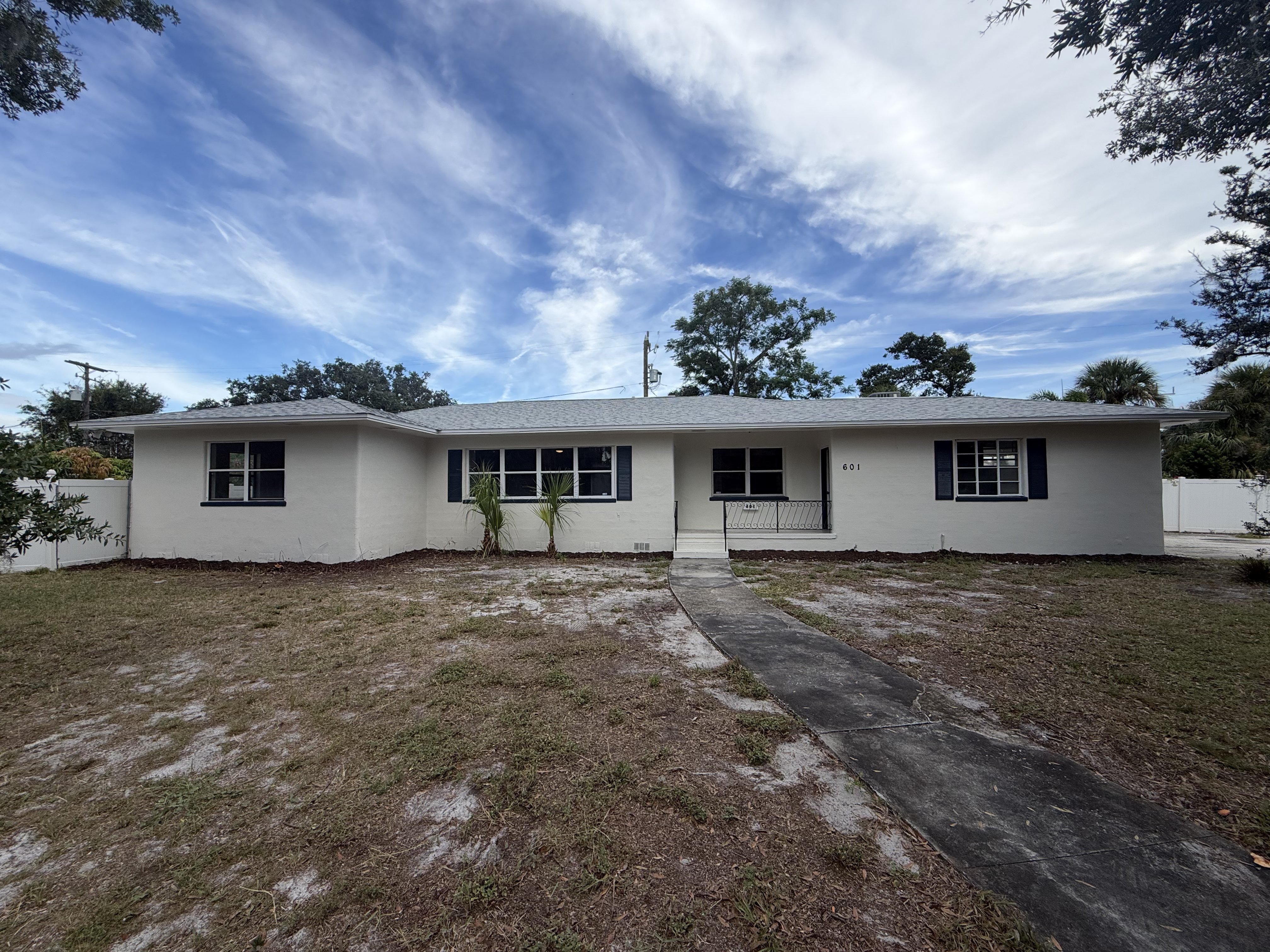 Photo 7 of 34 of 601 Myrtle Way S, Saint Petersburg, FL