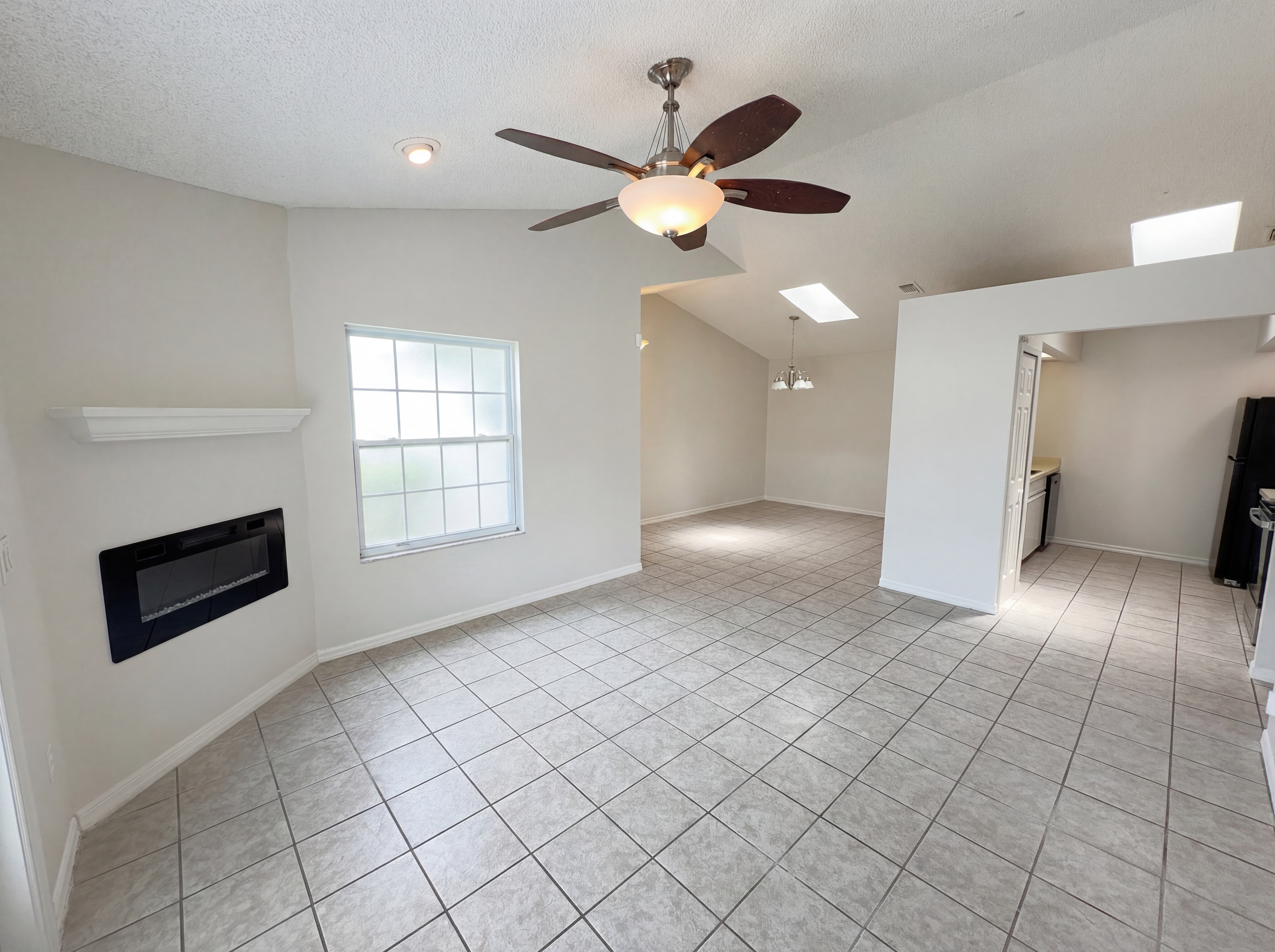 Photo 3 of 18 of 2000 Plainfield Dr, Orlando, FL