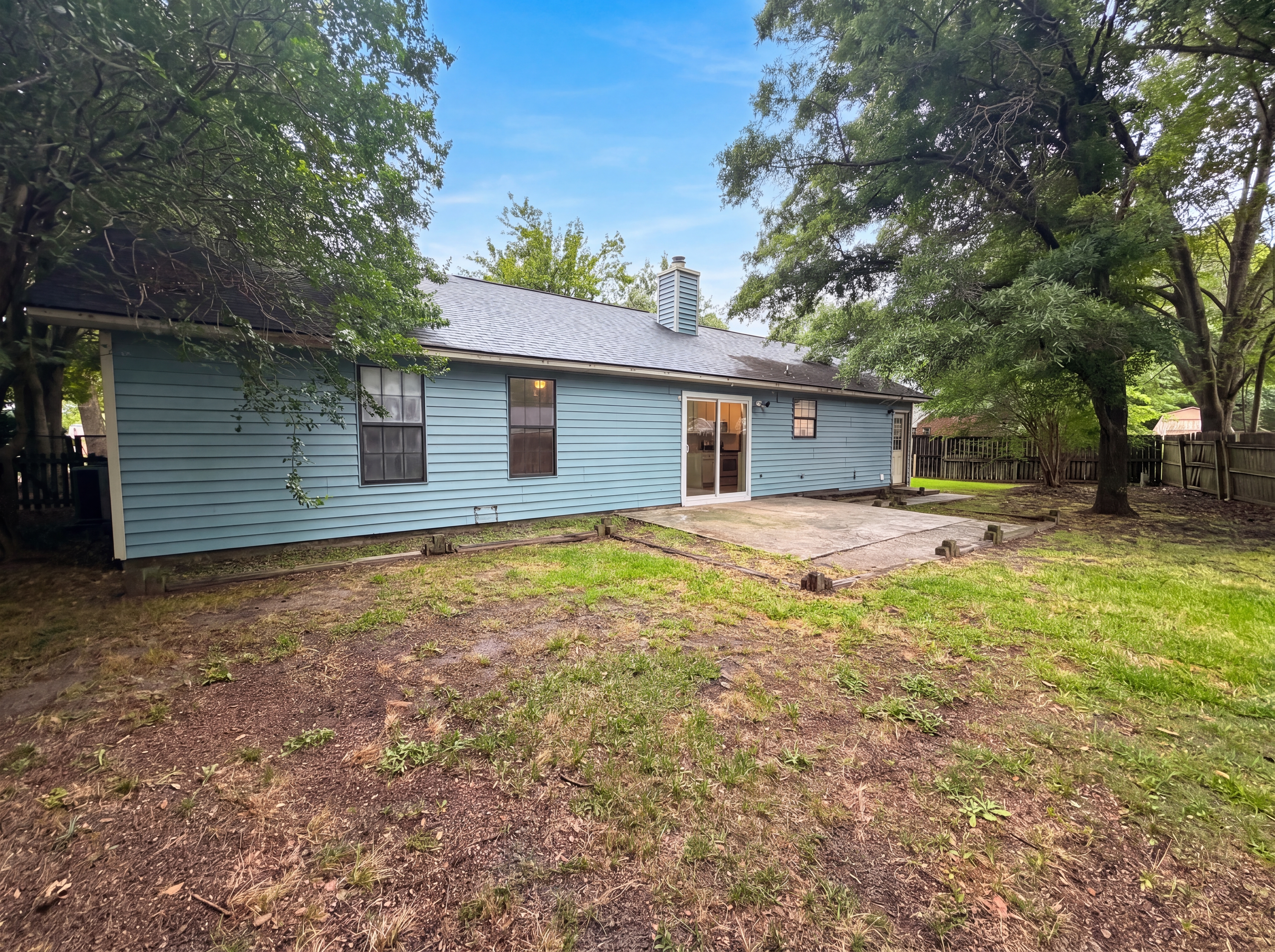 Photo 5 of 17 of 422 Allen Ct, Ladson, SC