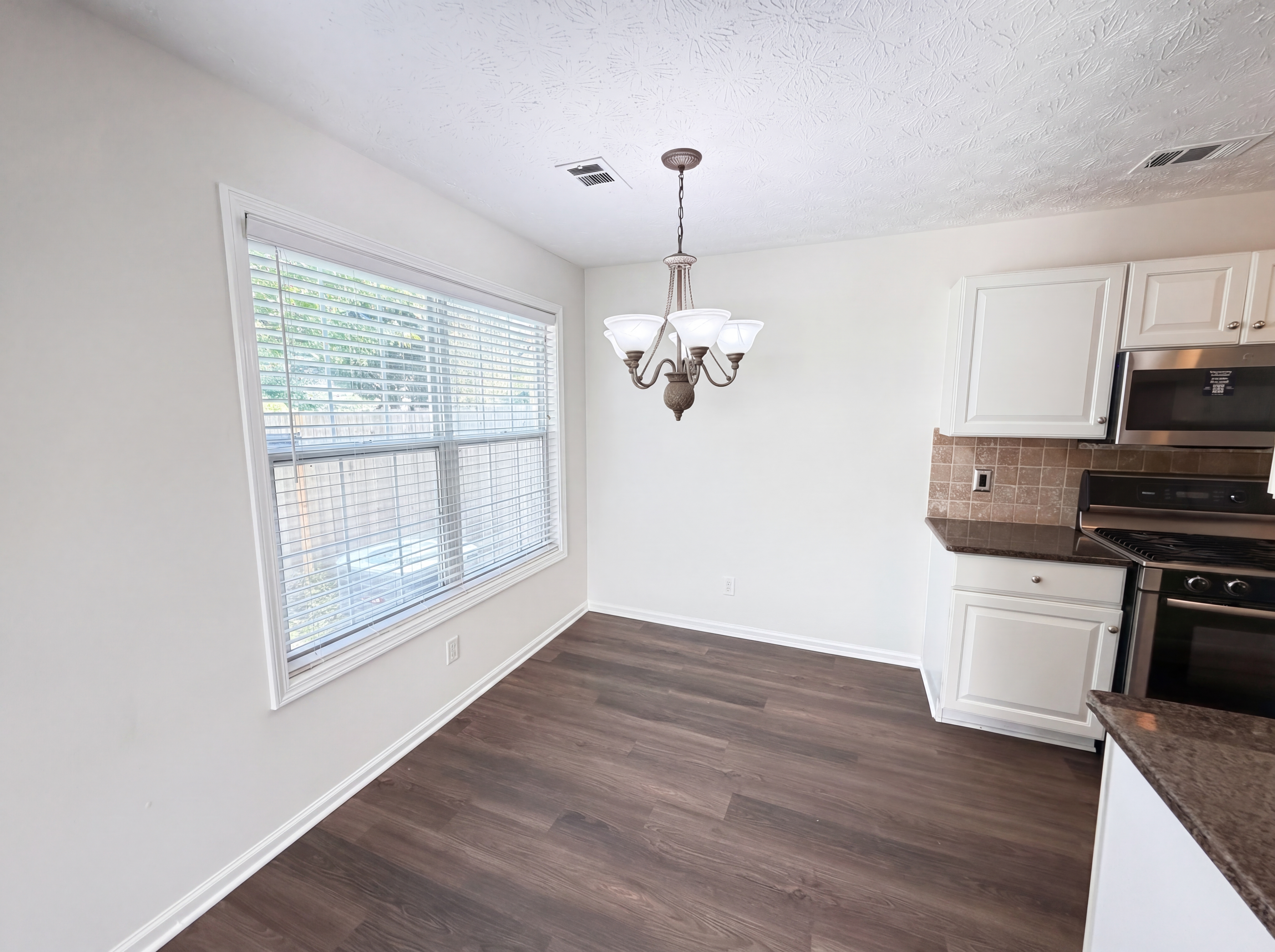 Photo 7 of 21 of 13331 Harpley Ct, Alpharetta, GA