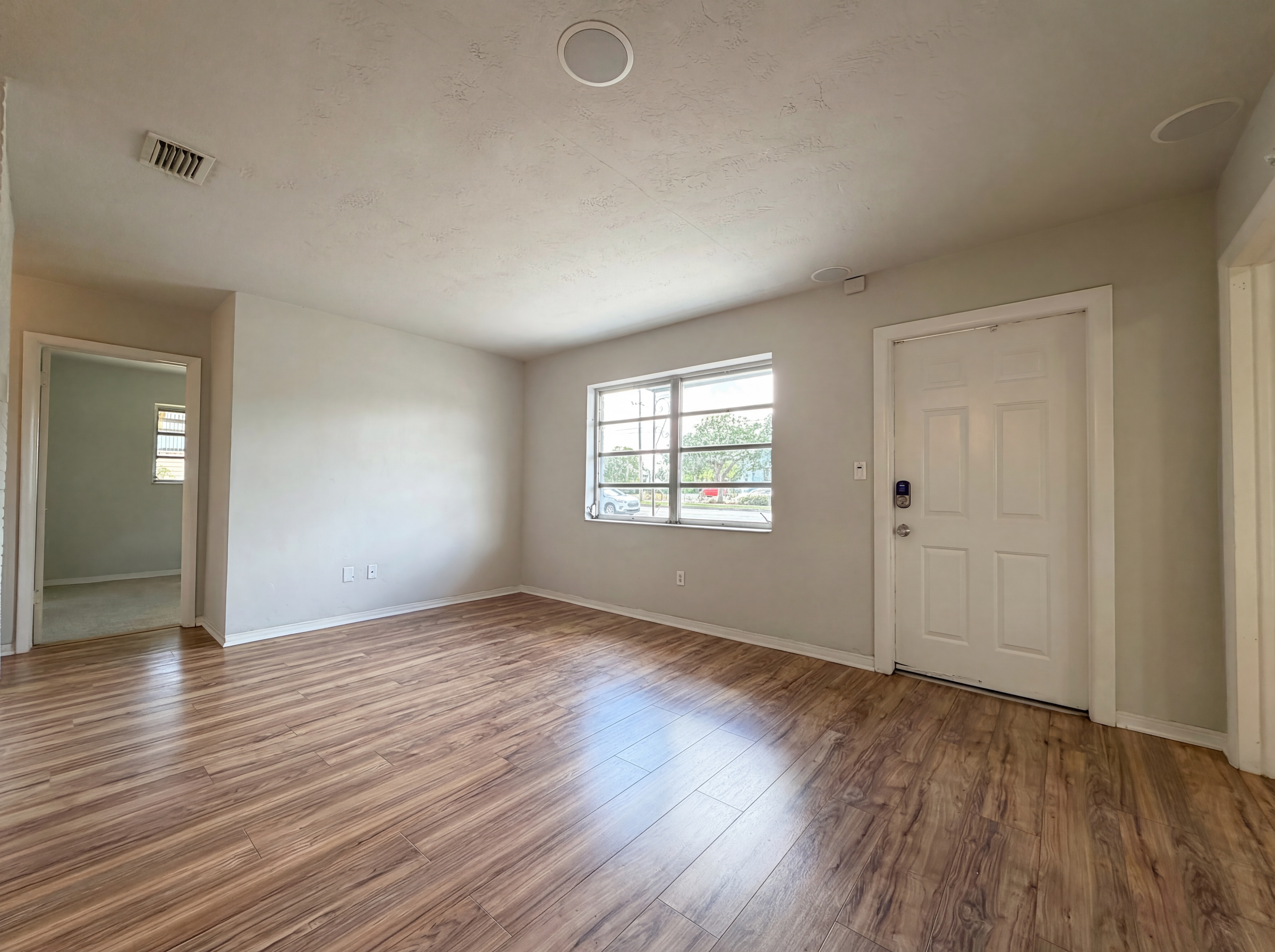 Photo 3 of 17 of 5921 SW 41st St, West Park, FL