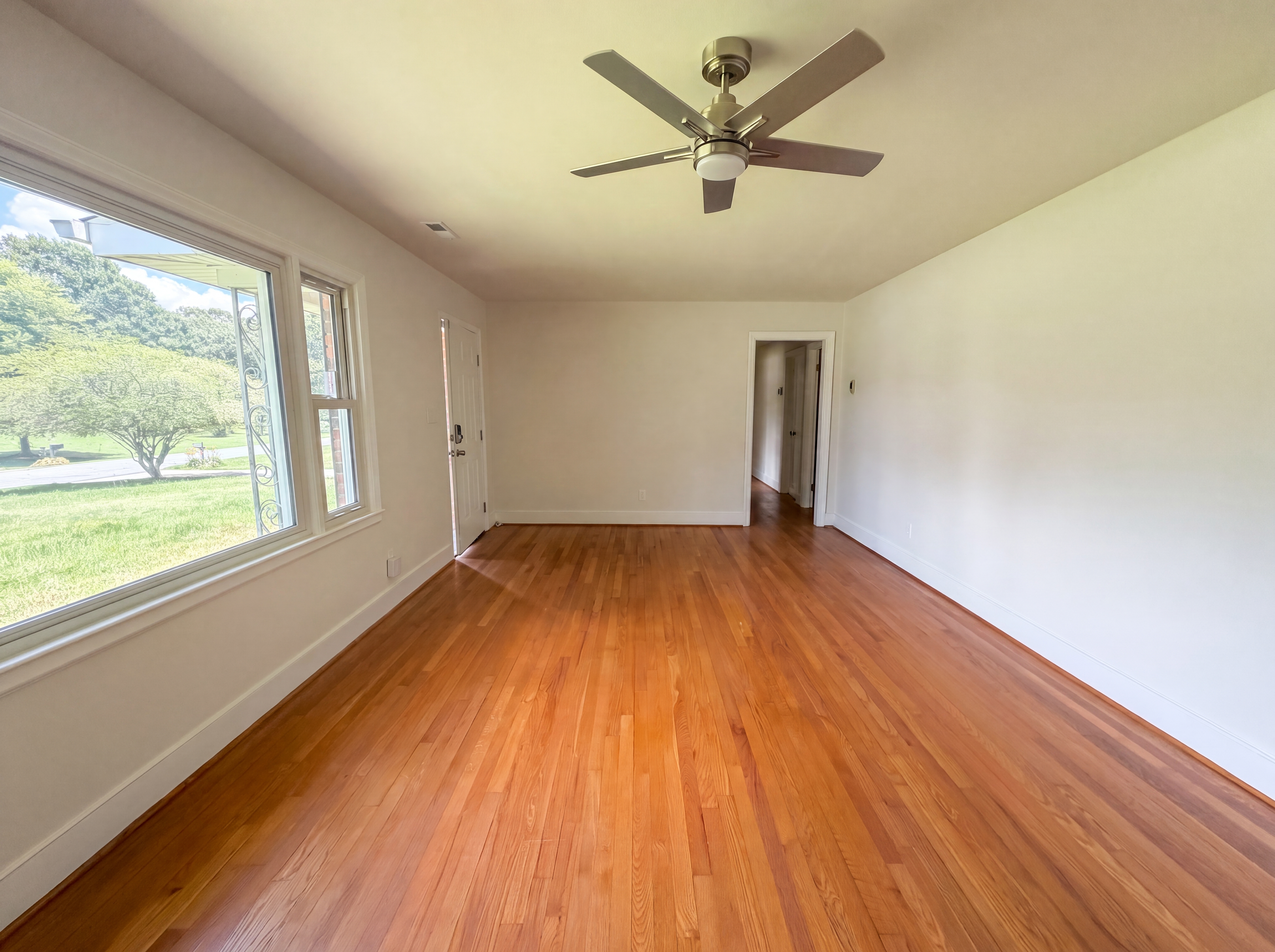 Photo 10 of 17 of 1911 Amberhill Ln, Charlotte, NC