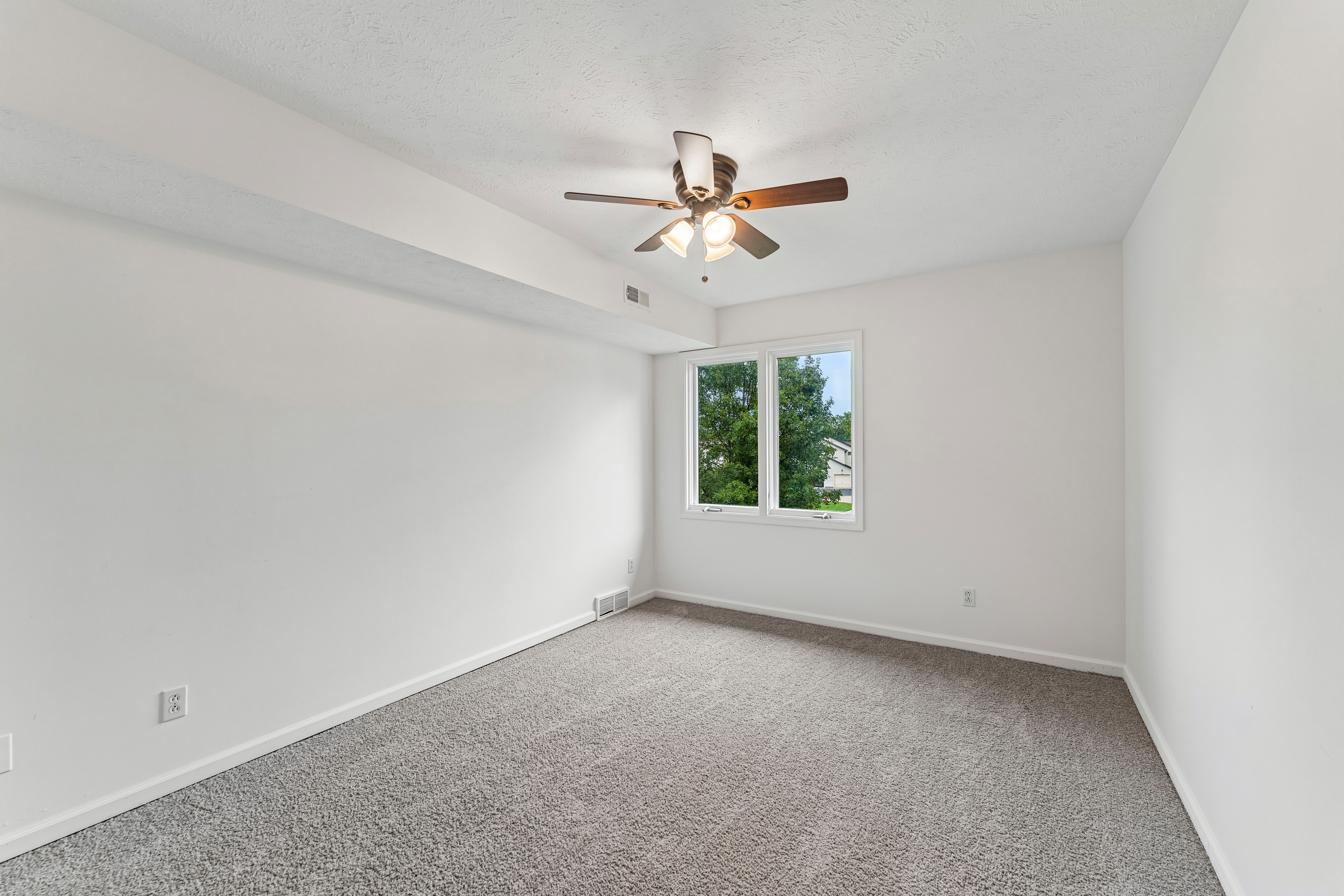 Photo 24 of 31 of 9673 Sylvan Ln, Concord Township, OH