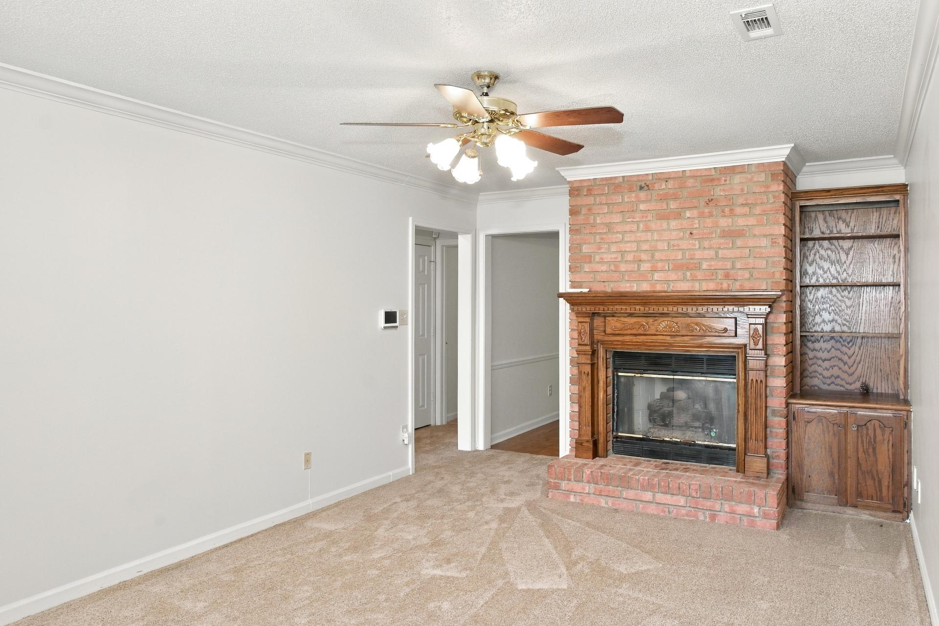 Photo 2 of 21 of 453 Autumnwood Dr SW, Decatur, AL