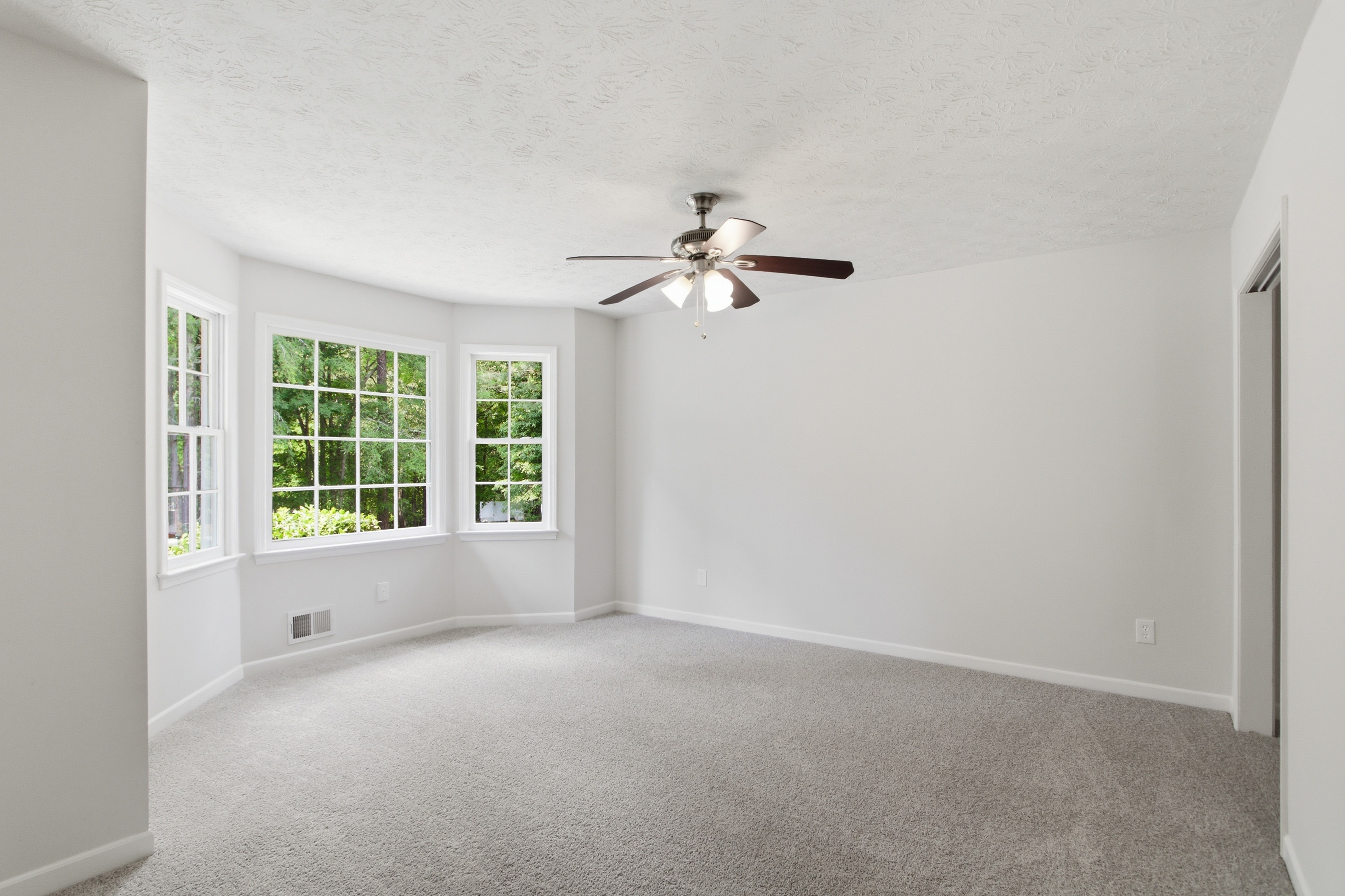 Photo 4 of 40 of 310 Derby Dr, Fayetteville, GA