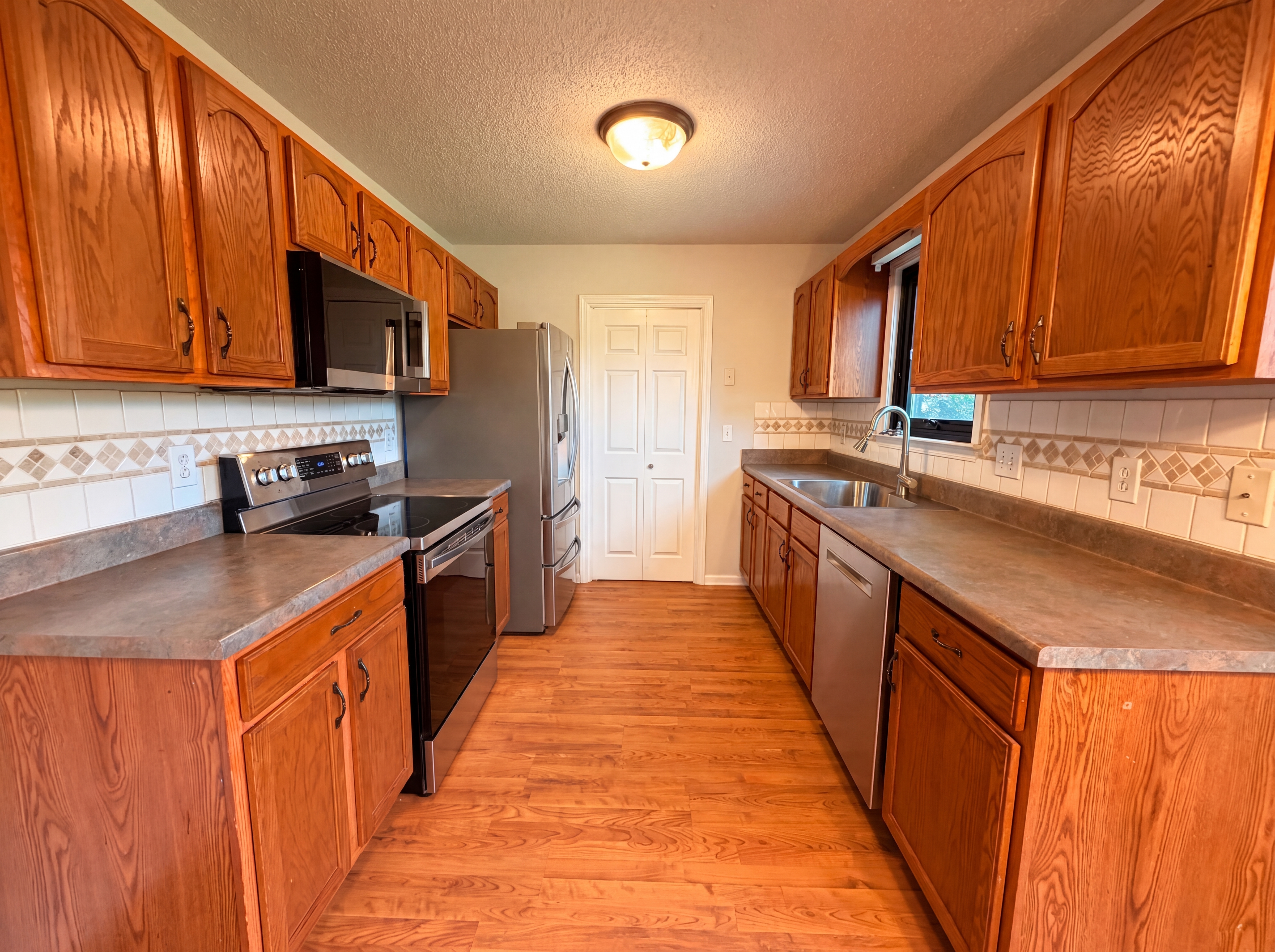 Photo 2 of 24 of 1688 Cedar Springs Cir, Clarksville, TN