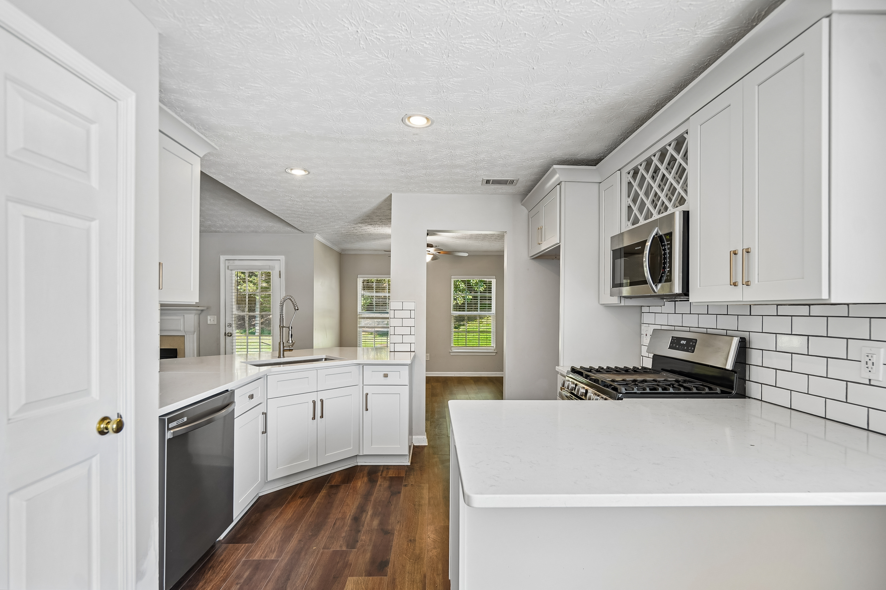 Photo 2 of 31 of 2213 Skylar Leigh Dr, Buford, GA