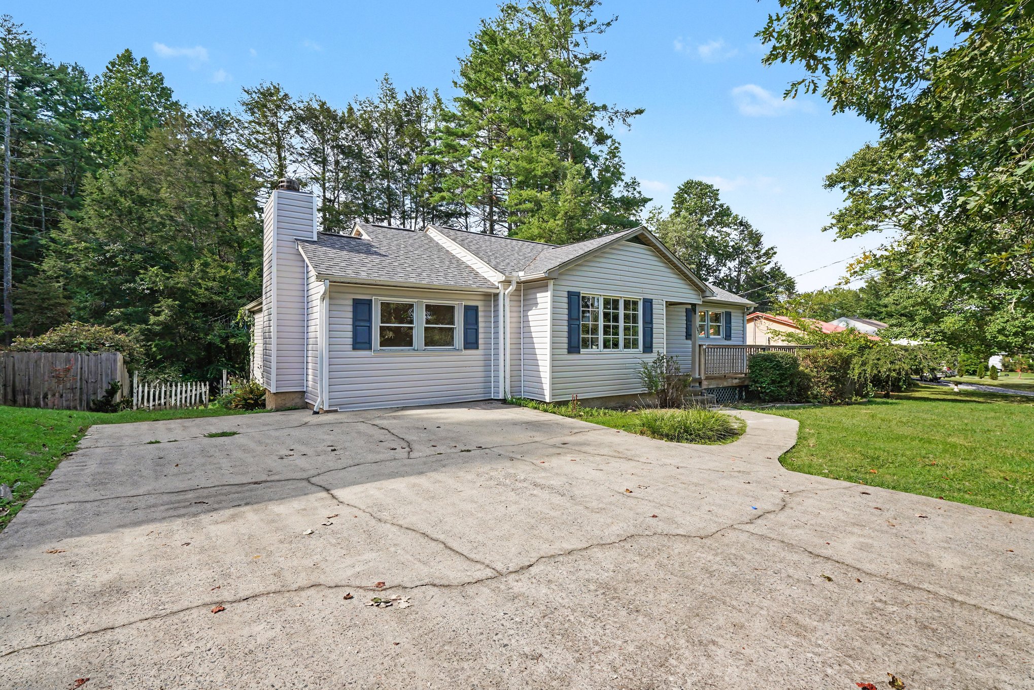 Photo 6 of 19 of 169 Montview Cir, Brevard, NC