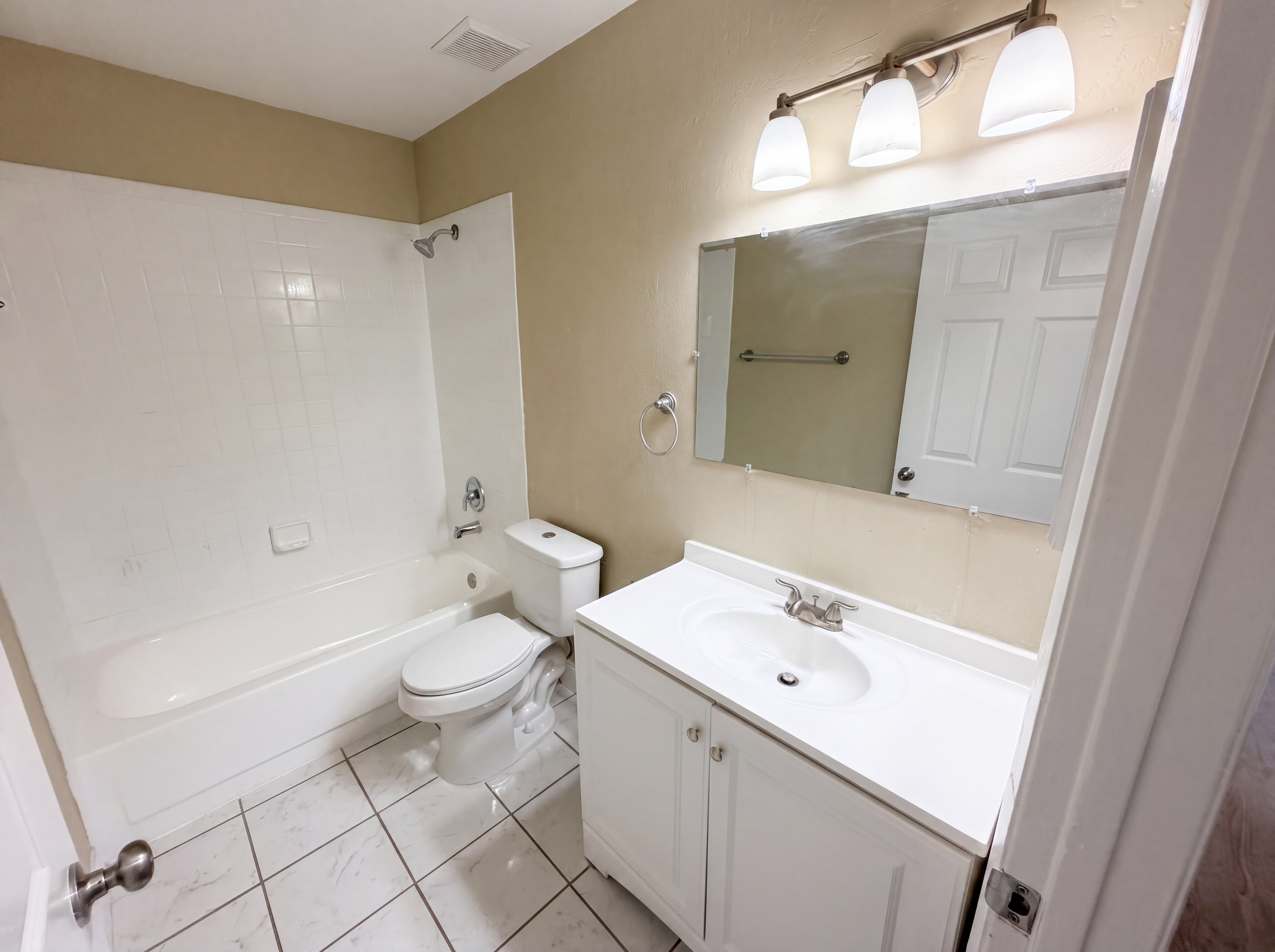 Photo 16 of 25 of 5447 Blueberry Dr, Orlando, FL