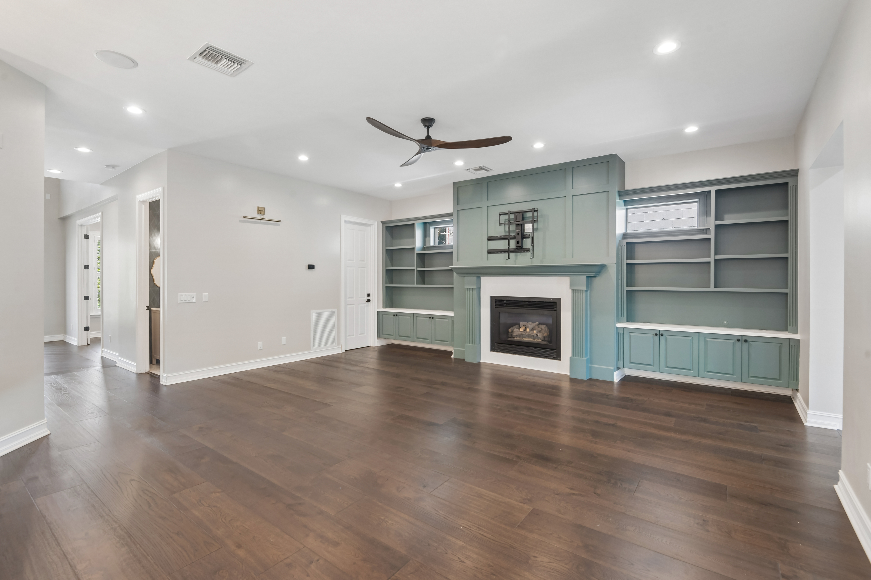 Photo 4 of 62 of 5105 W Neptune Way, Tampa, FL