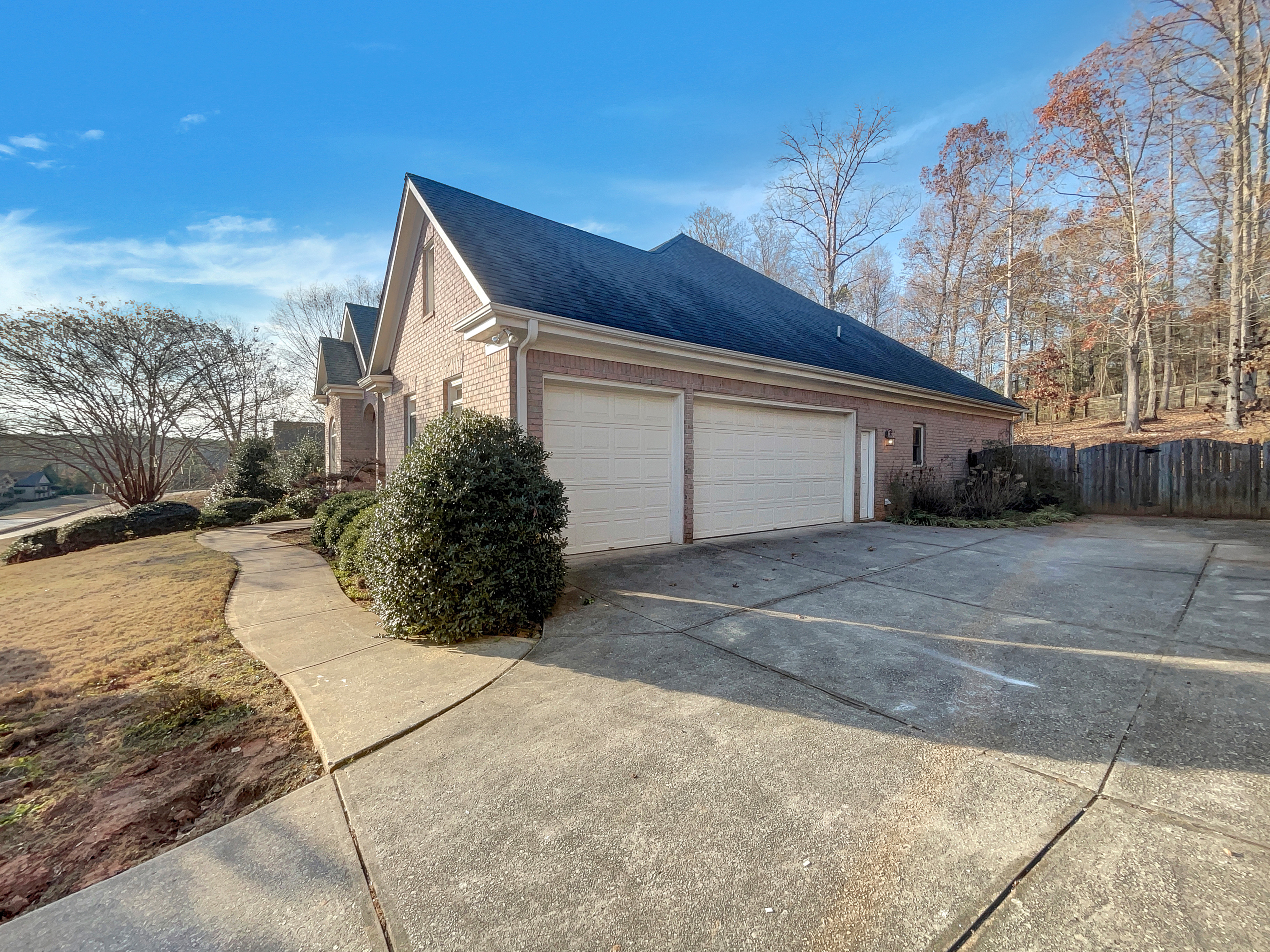 Photo 15 of 25 of 7880 Gable Dr, Douglasville, GA