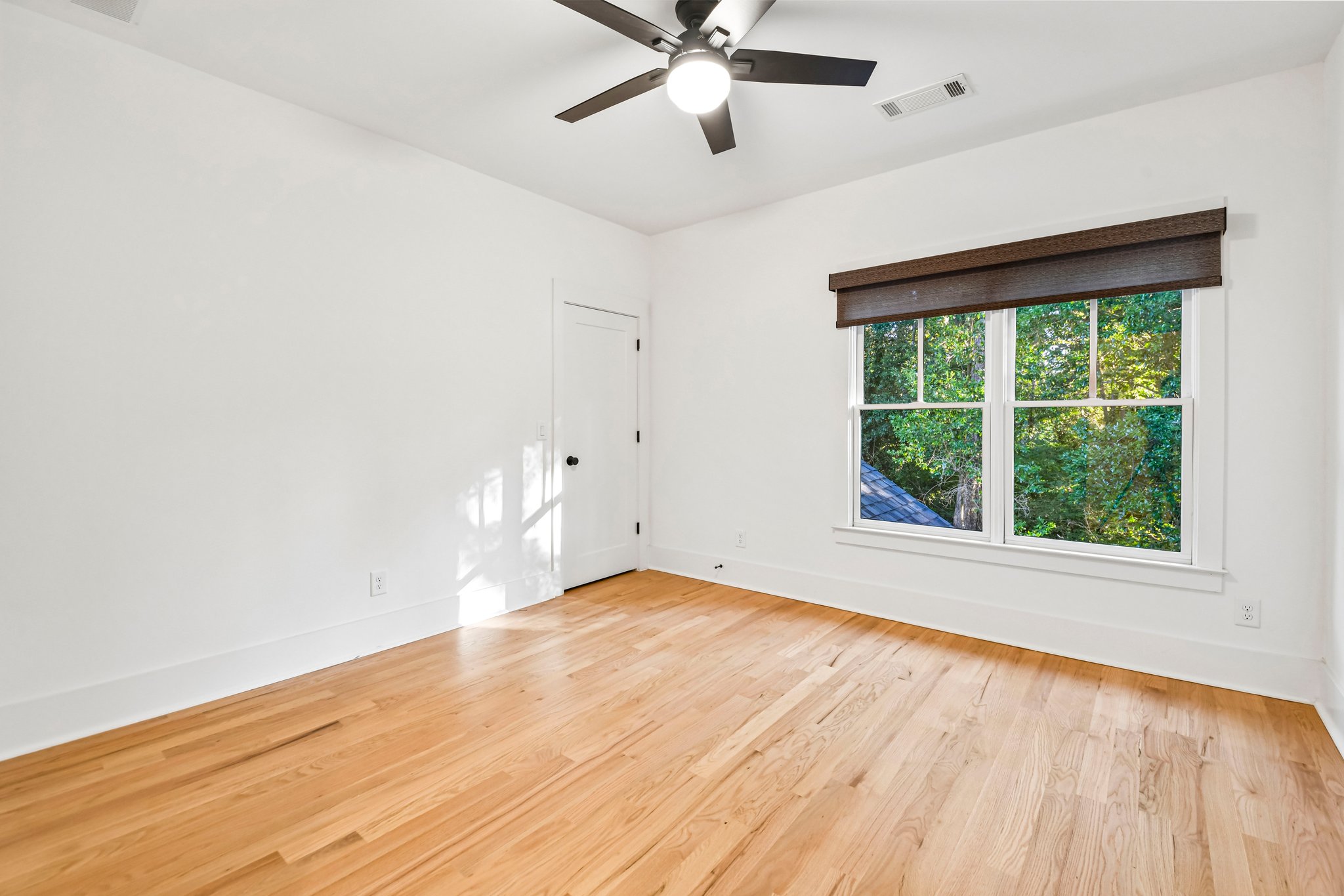 Photo 20 of 30 of 2073 Candler Road SE, Atlanta, GA