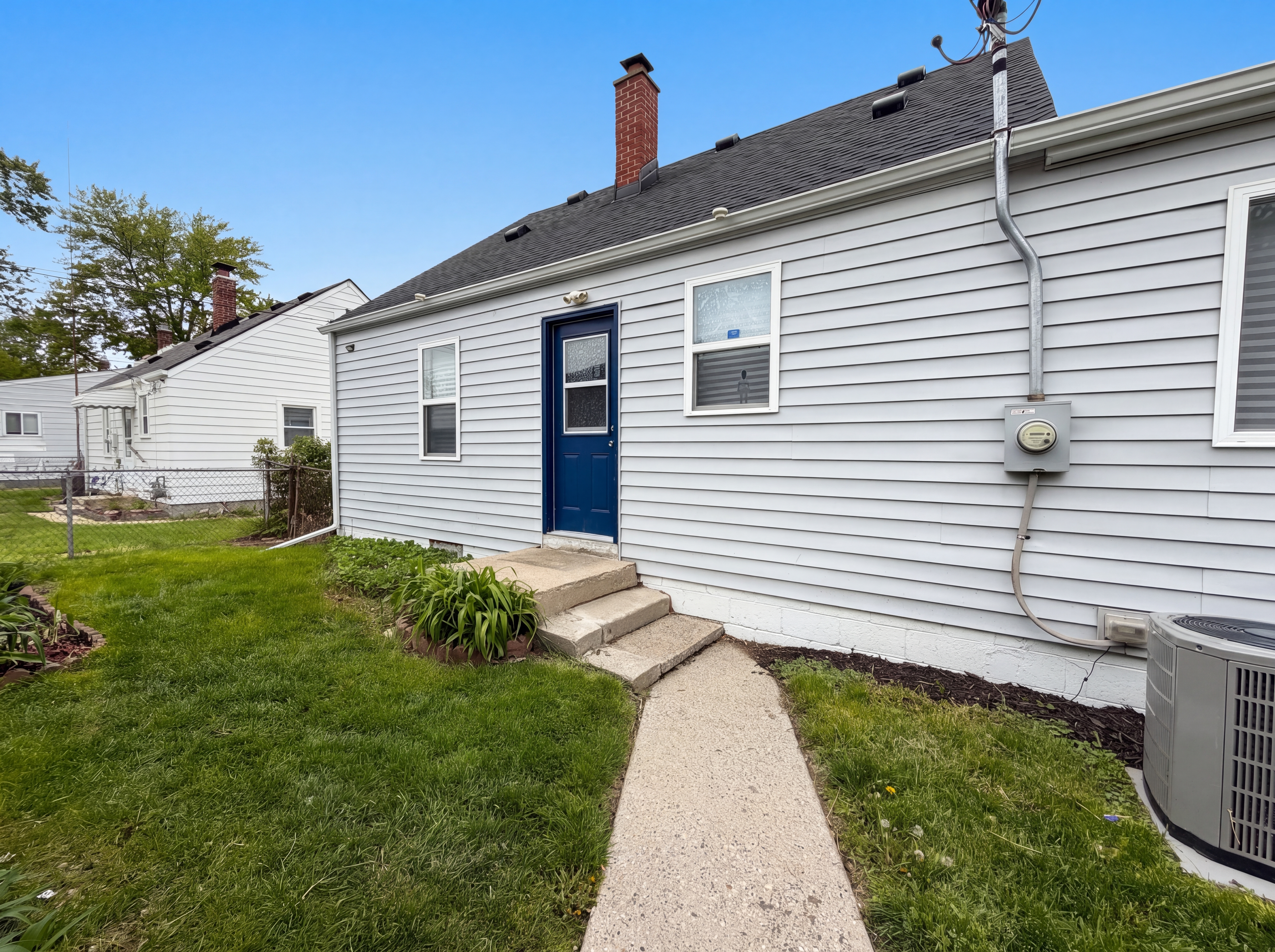 Photo 5 of 19 of 26311 Hopkins St, Inkster, MI