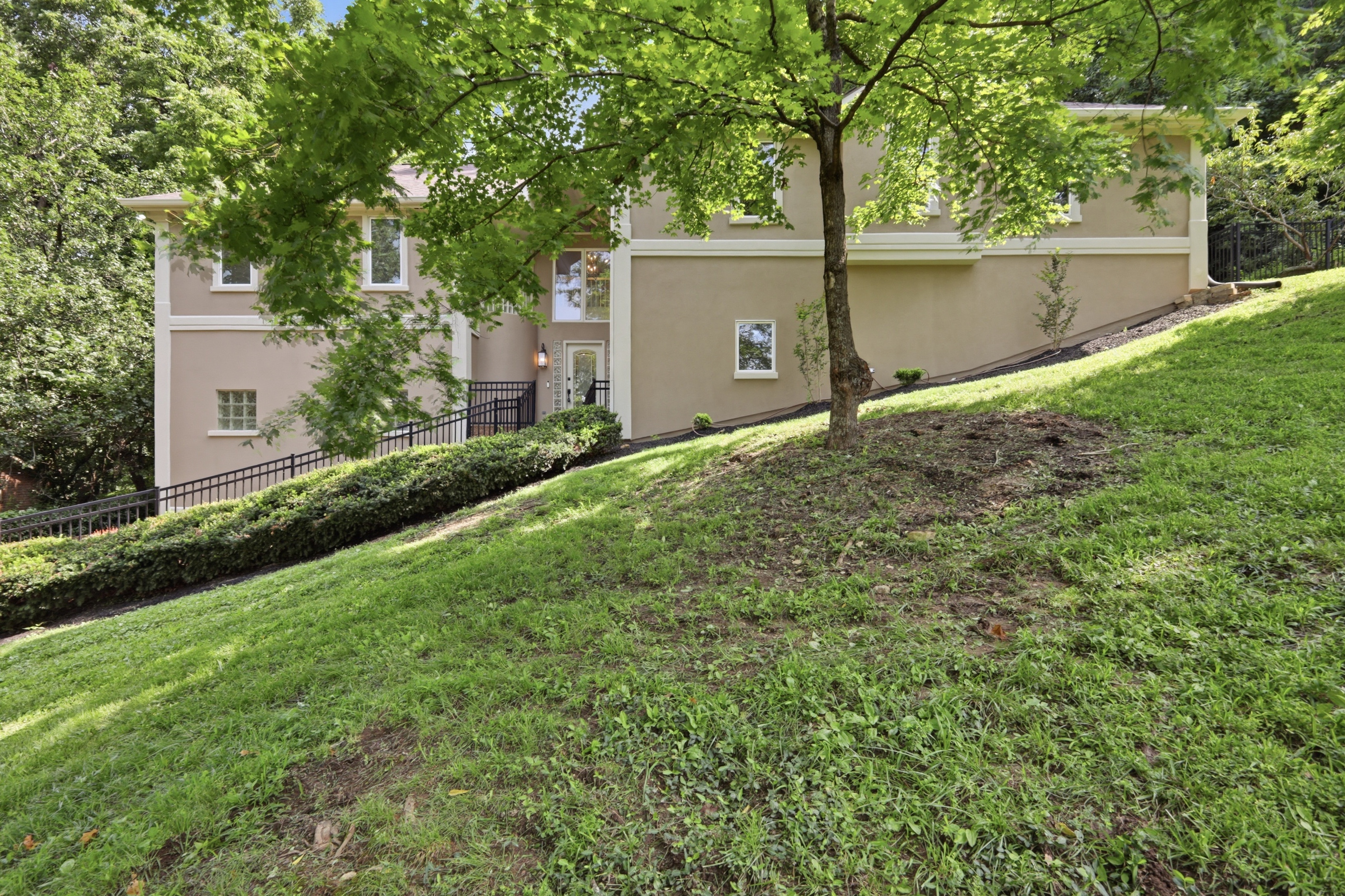 Photo 36 of 84 of 7030 Willowick Dr, Brentwood, TN
