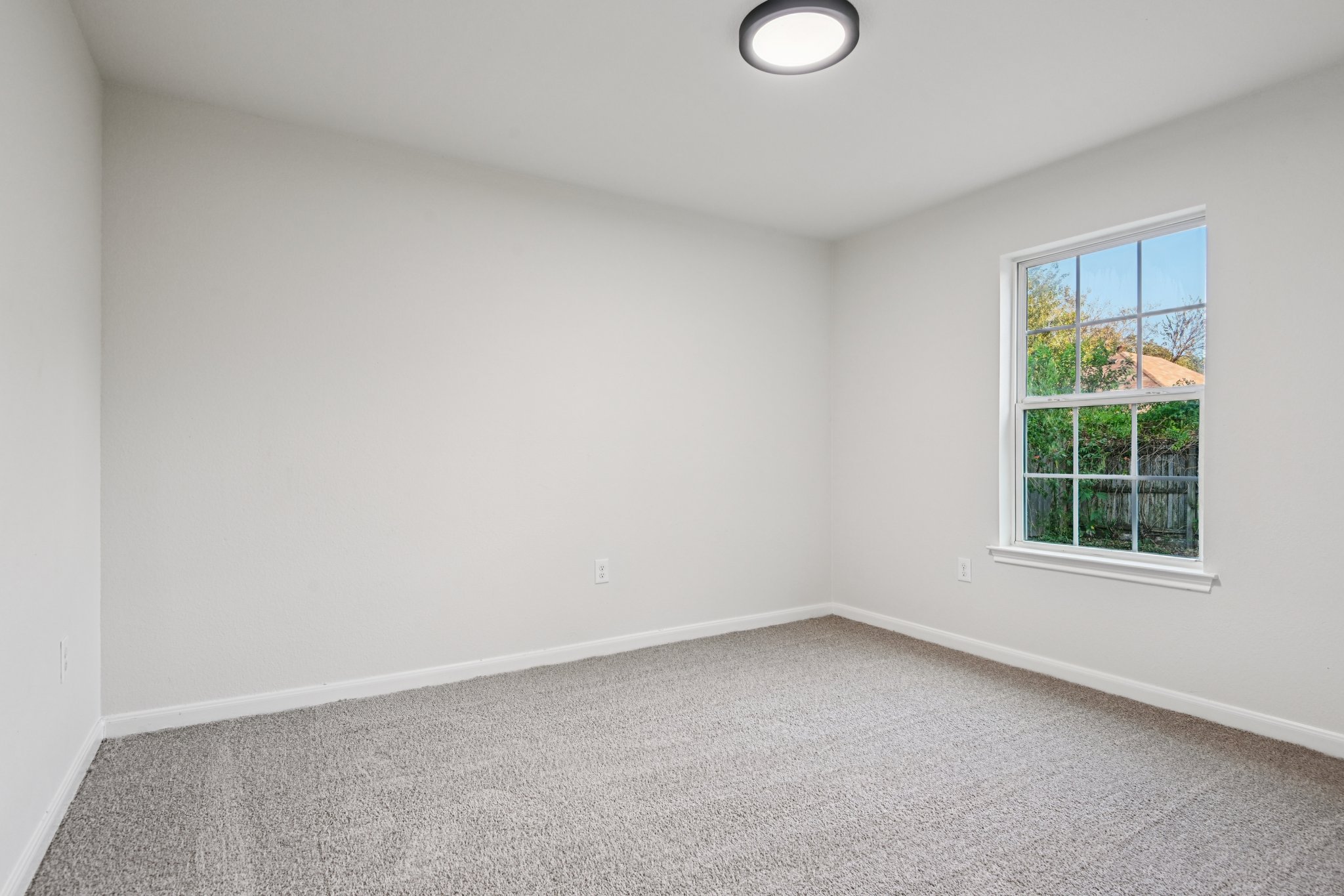 Photo 32 of 38 of 2714 Silkwood St, Dallas, TX