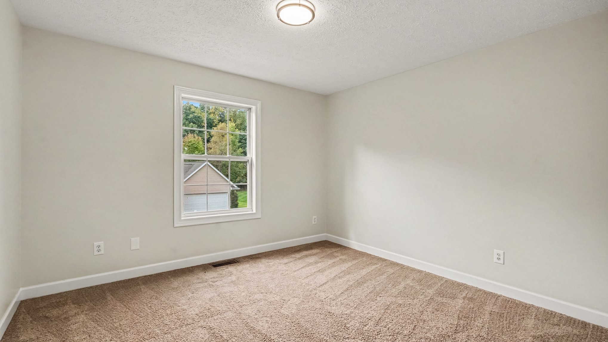 Photo 14 of 31 of 4404 Sundance Cir, Howell, MI