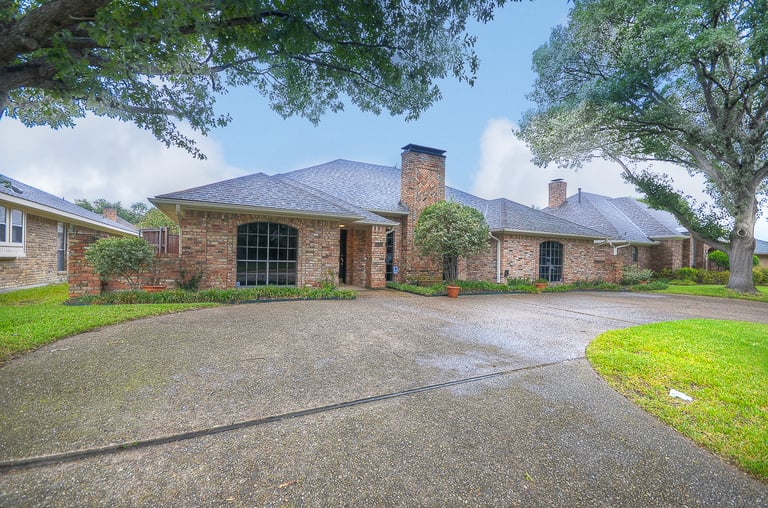 Photo 1 of 28 - 6436 Genstar Ln, Dallas, TX 75252