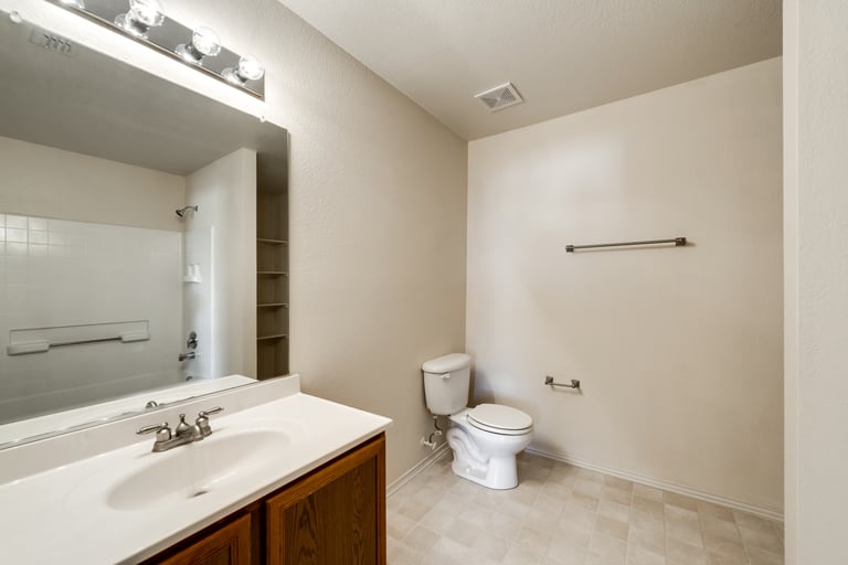 Photo 19 of 27 - 1401 Waterford Dr, Little Elm, TX 75068