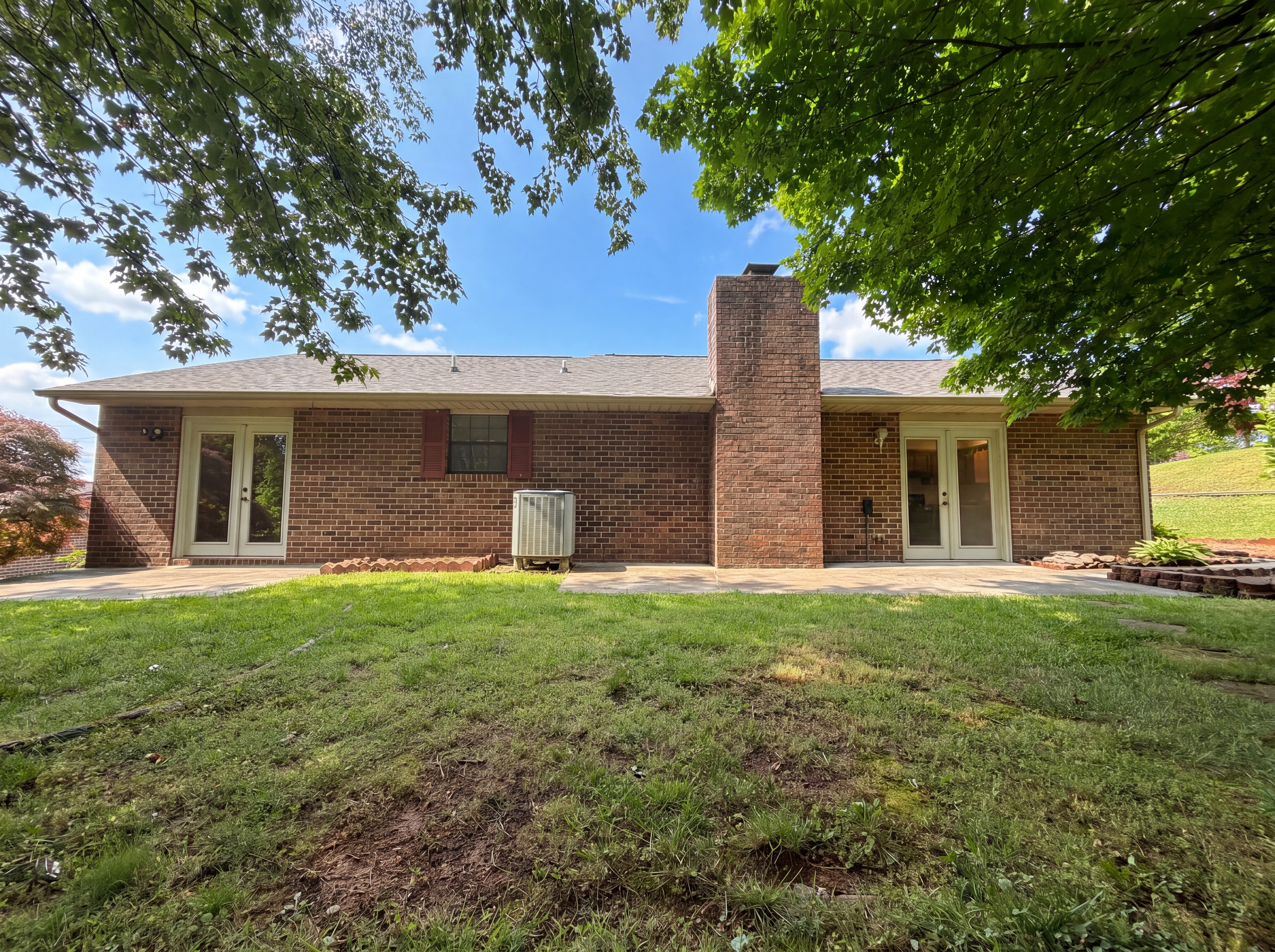 Photo 5 of 22 of 6020 Morning Glory Pl, Knoxville, TN