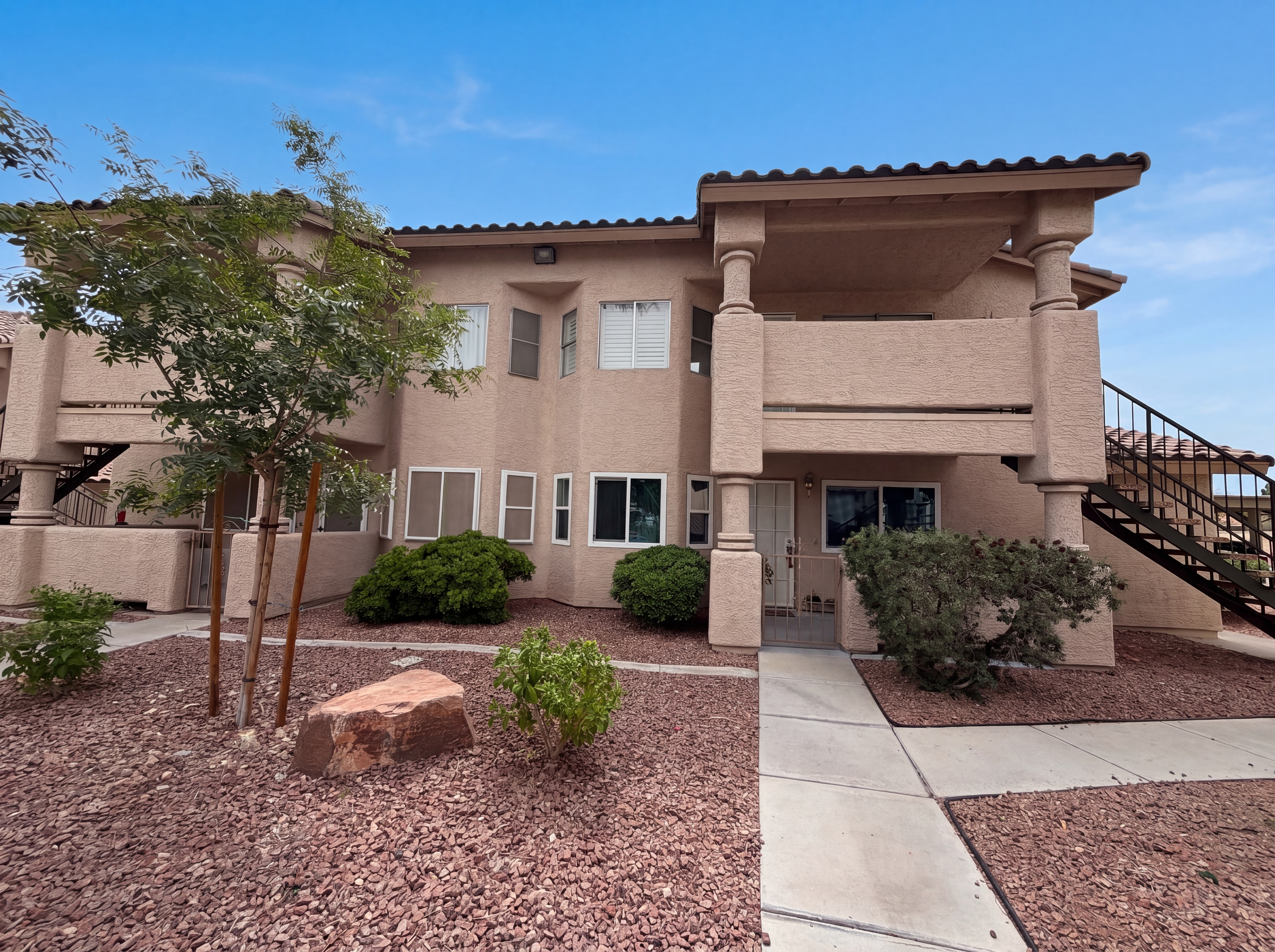 Photo 5 of 47 of 1325 Keifer Ln, Las Vegas, NV