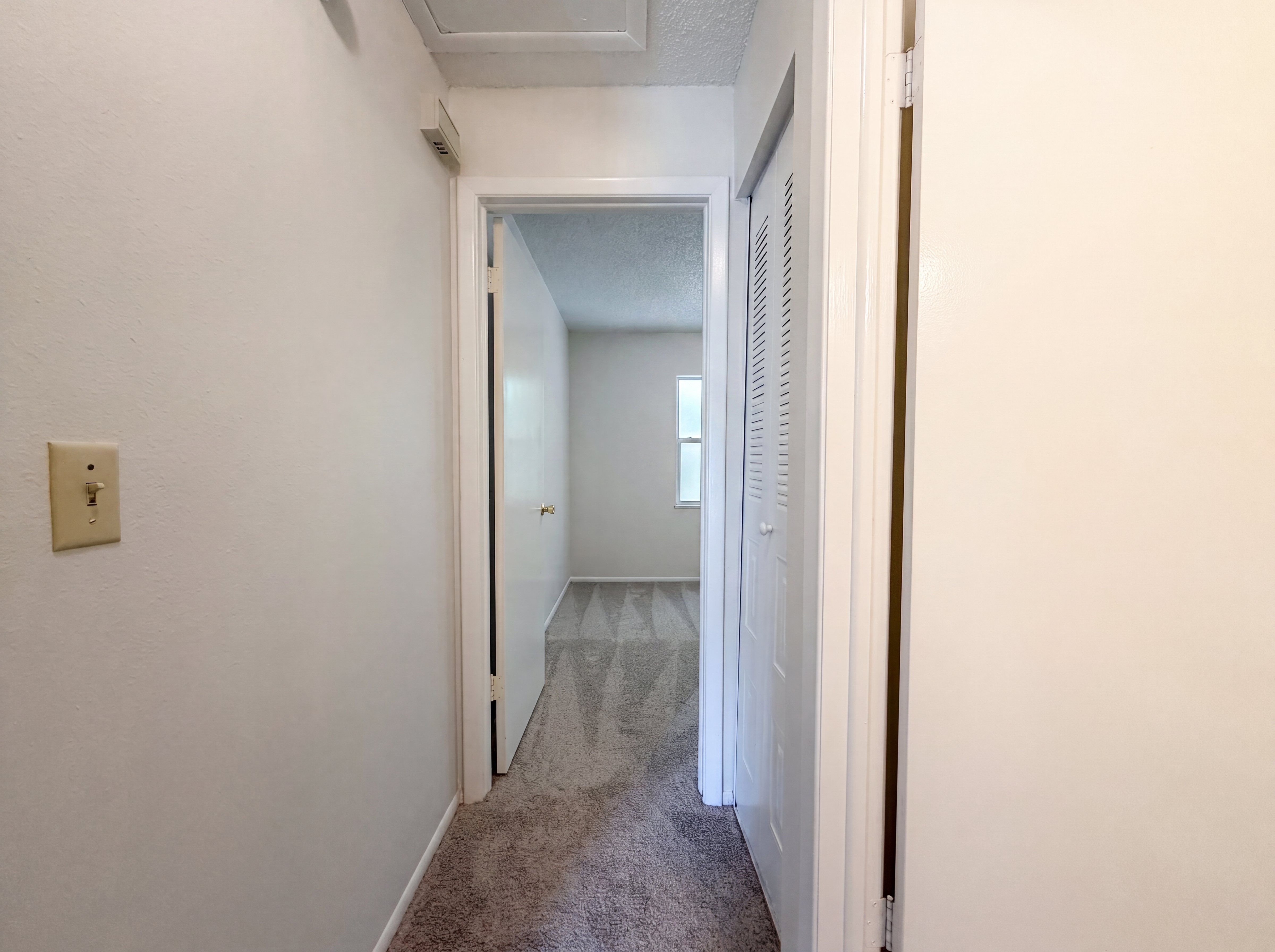 Photo 20 of 27 of 5720 Kneeland Ln, Tampa, FL