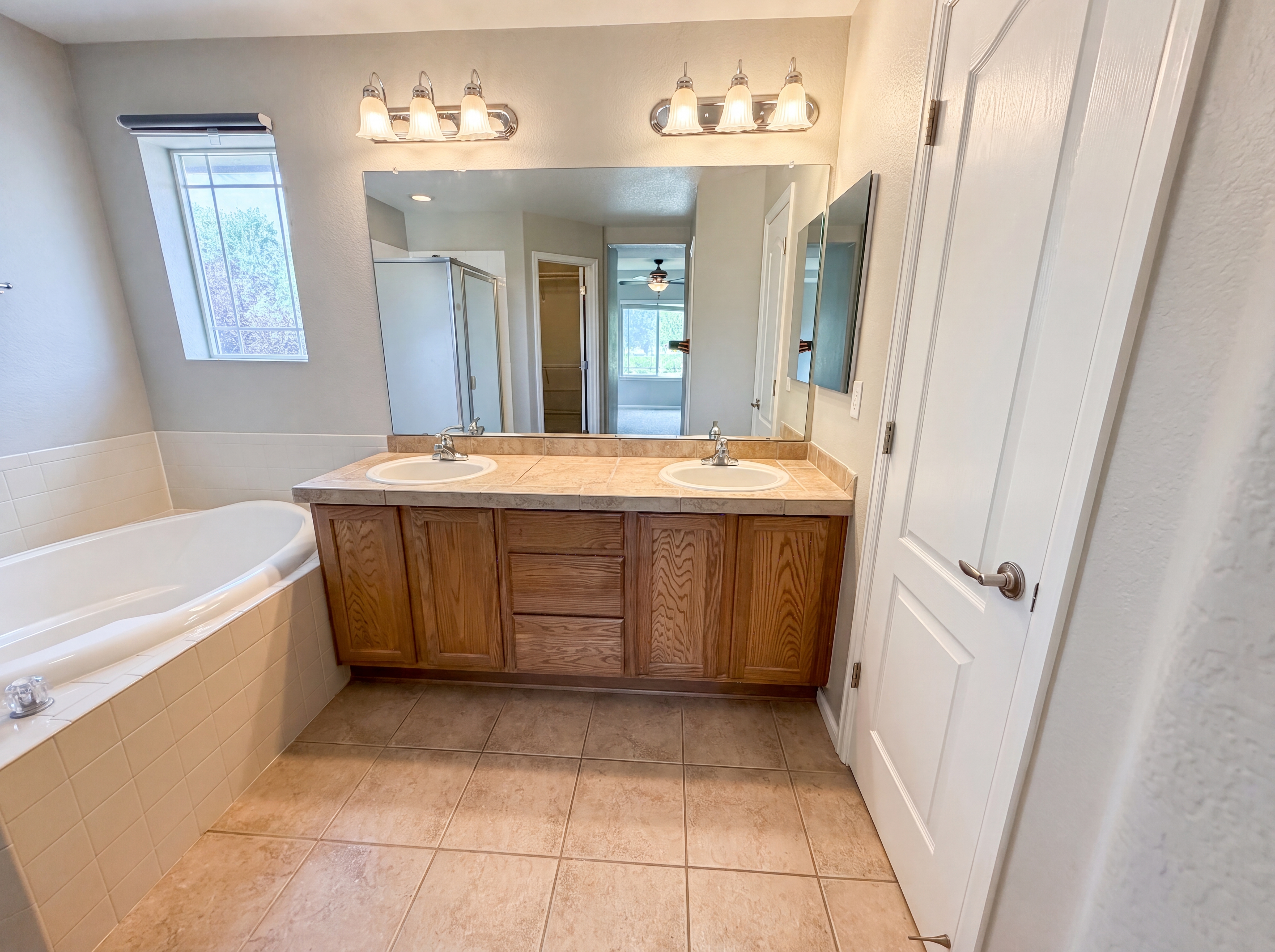 Photo 18 of 34 of 10494 Ouray St, Commerce City, CO