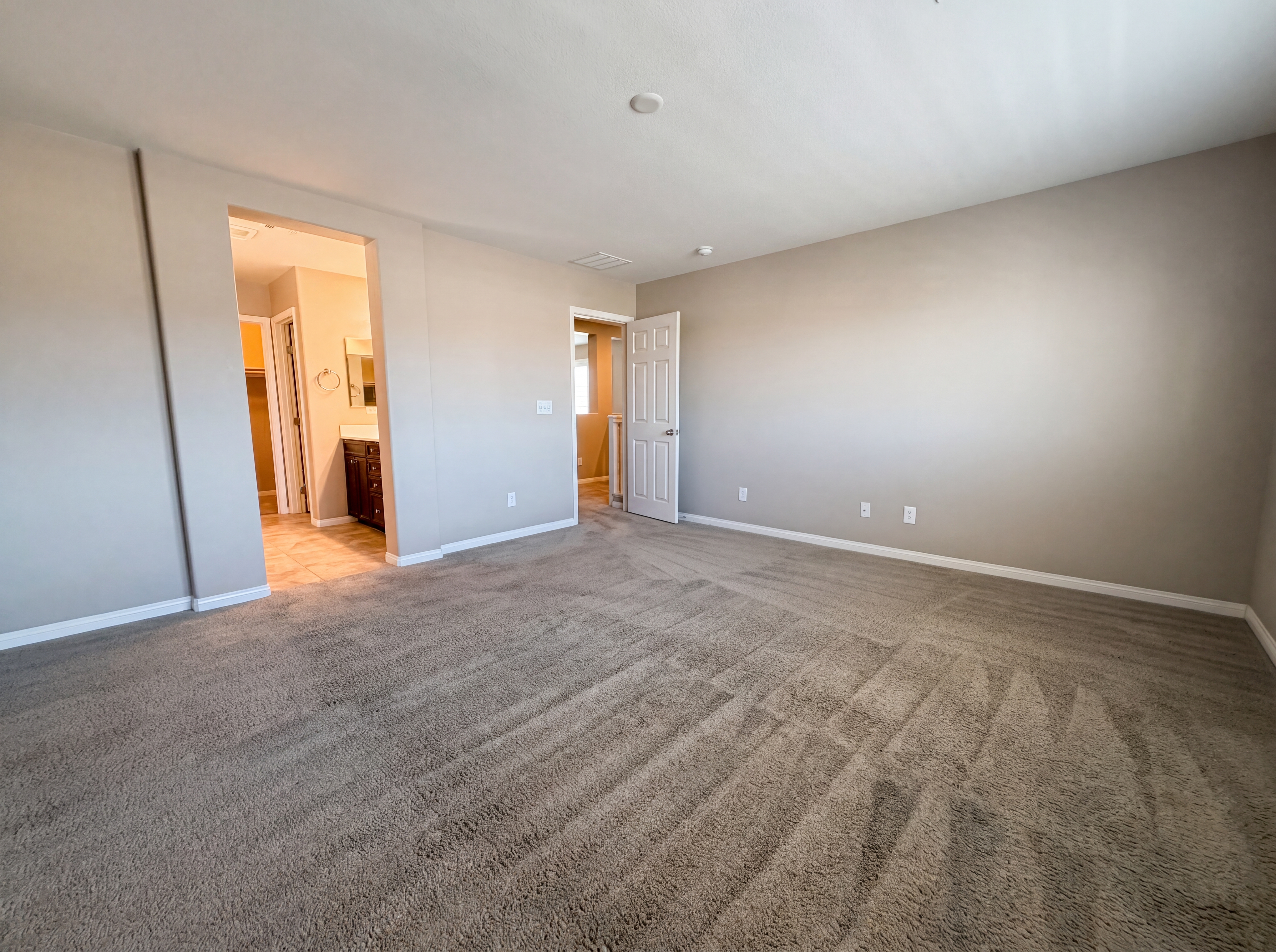 Photo 4 of 22 of 7963 Zuma Beach Ct, Las Vegas, NV