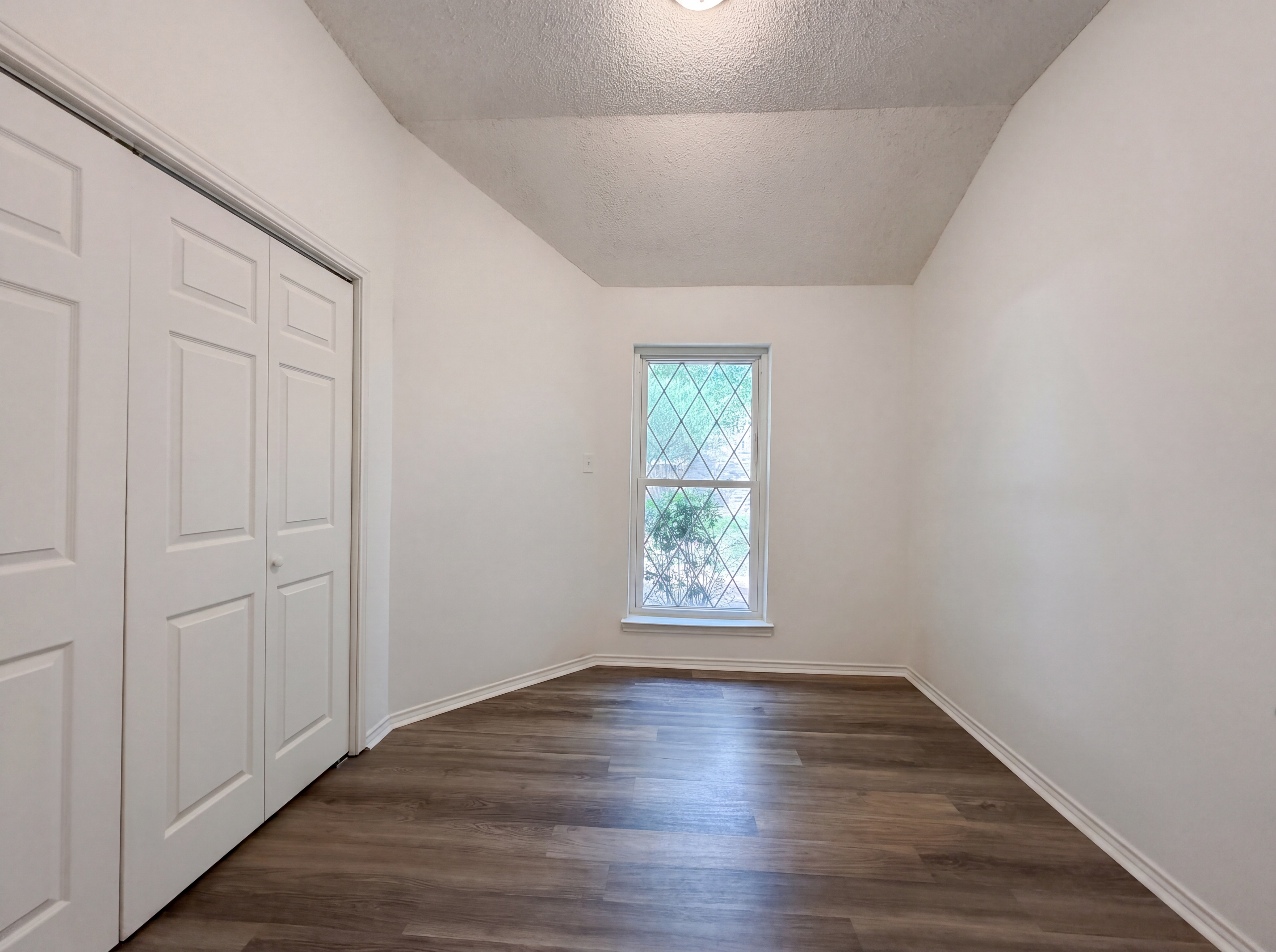 Photo 9 of 19 of 3628 Riverhead Dr, Arlington, TX