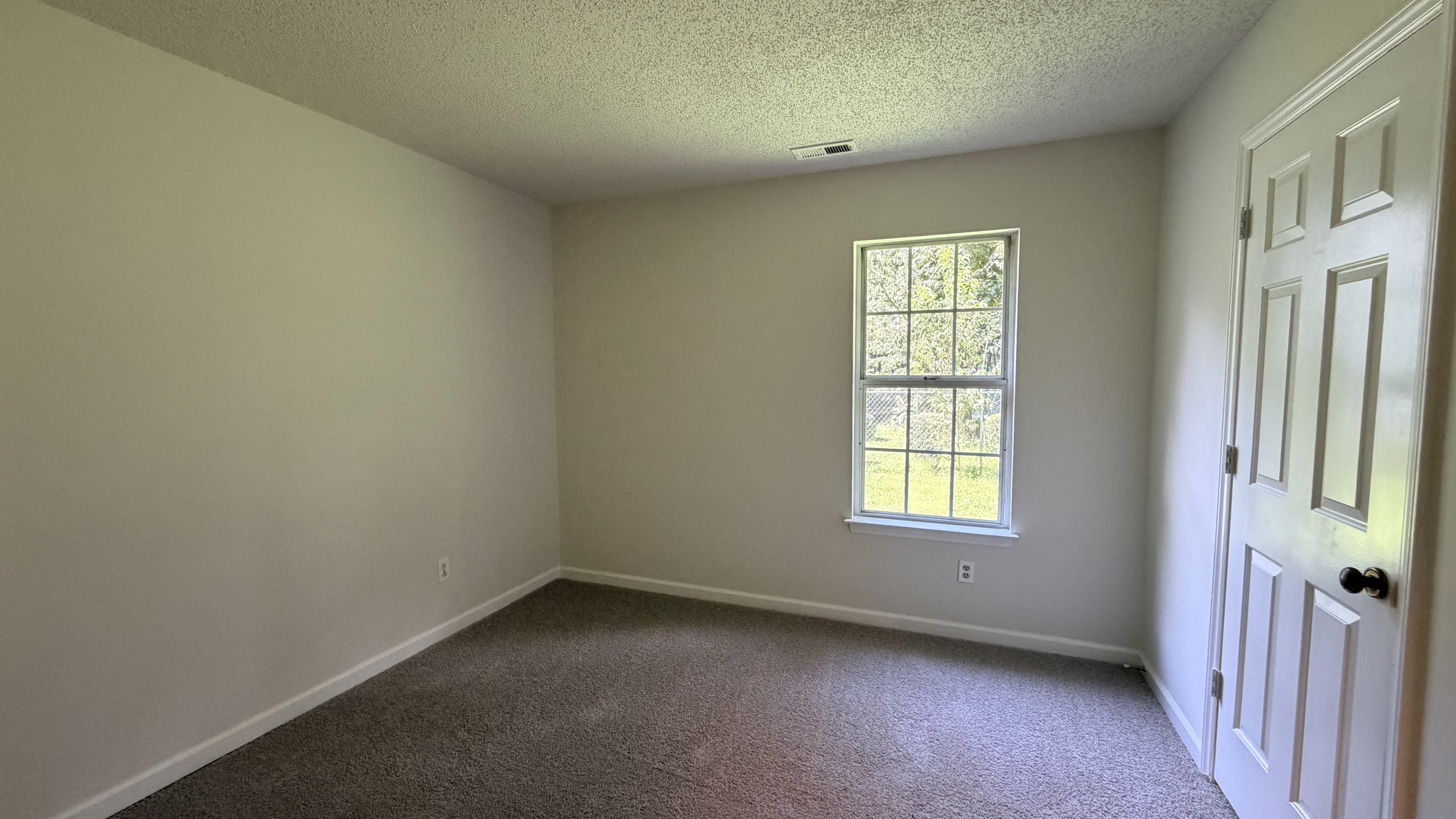 Photo 12 of 17 of 6223 Sunbridge Ct, Charlotte, NC