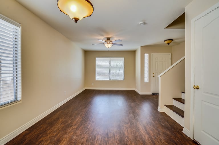 Photo 3 of 27 - 28402 N 25th Ave, Phoenix, AZ 85085