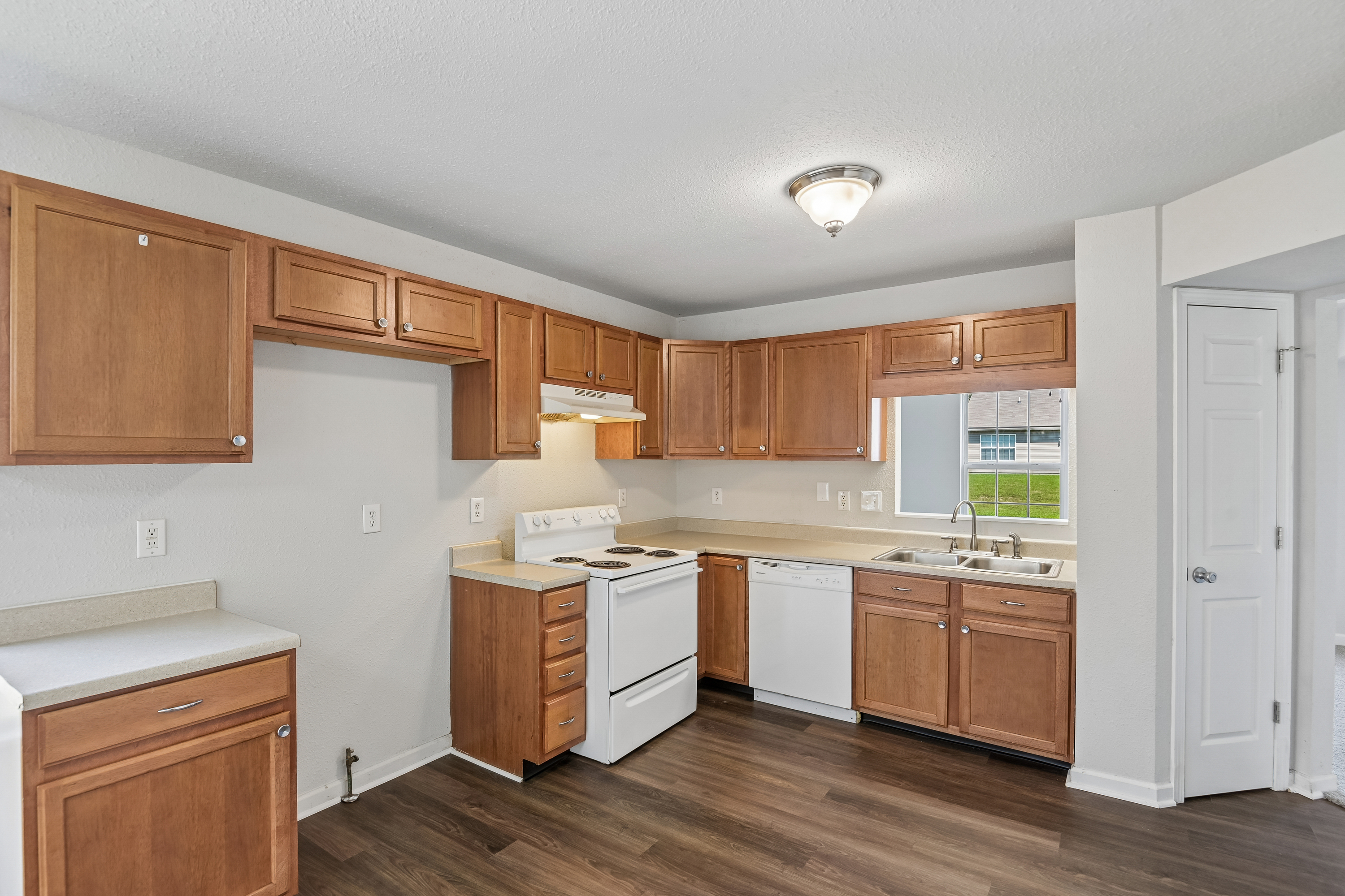 Photo 29 of 43 of 2327 Rostock Ct, Indianapolis, IN