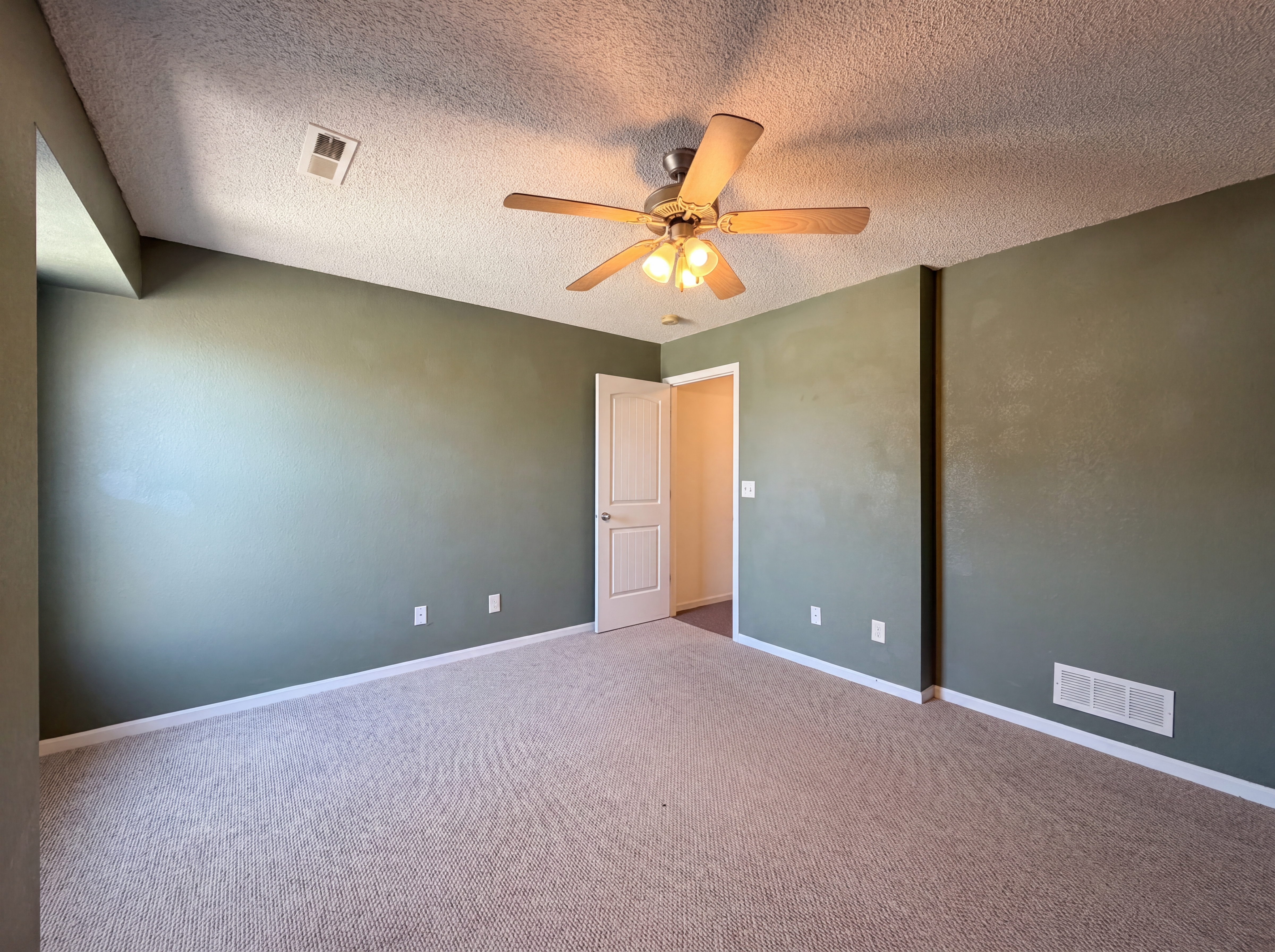 Photo 9 of 18 of 10559 E 46th Ter, Kansas City, MO