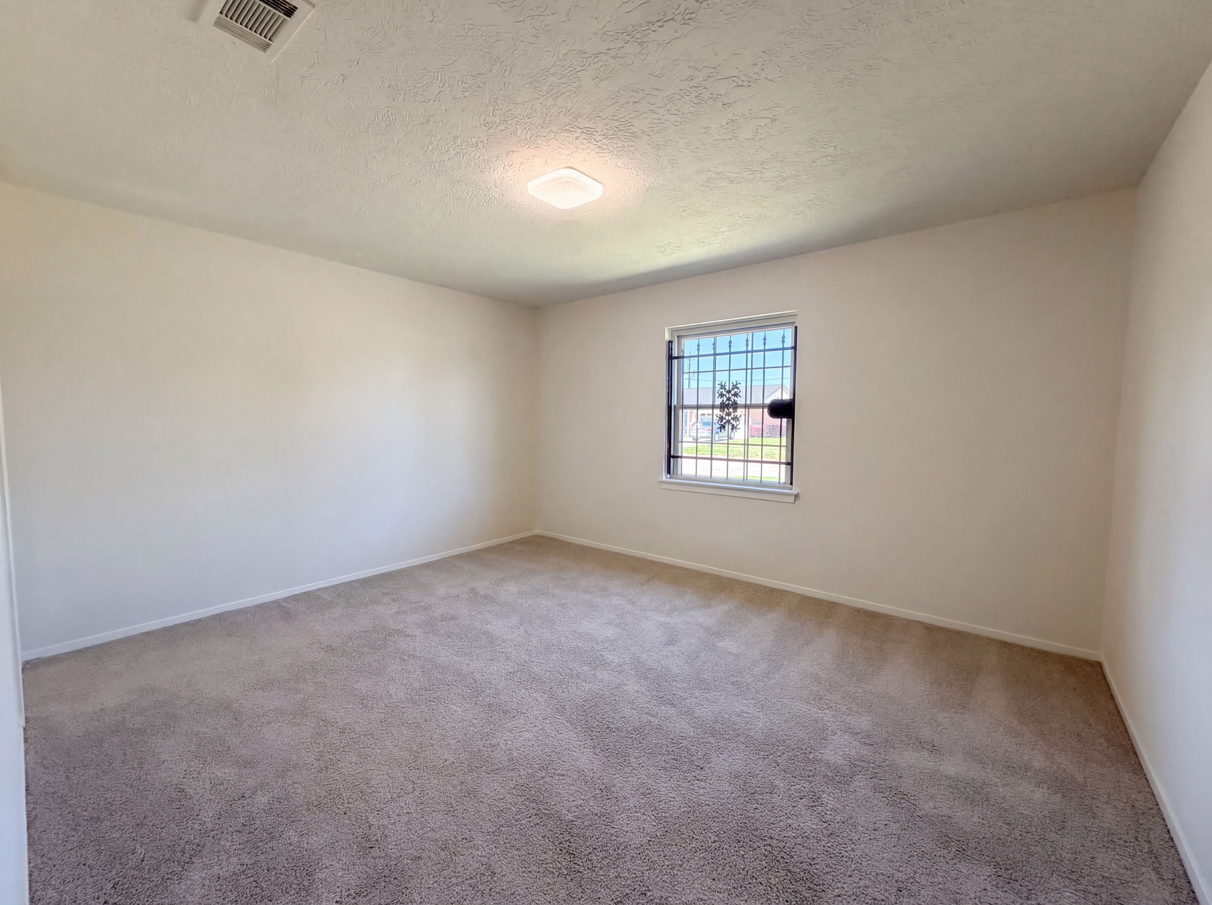 Photo 10 of 18 of 6023 Winterhaven Dr, Houston, TX