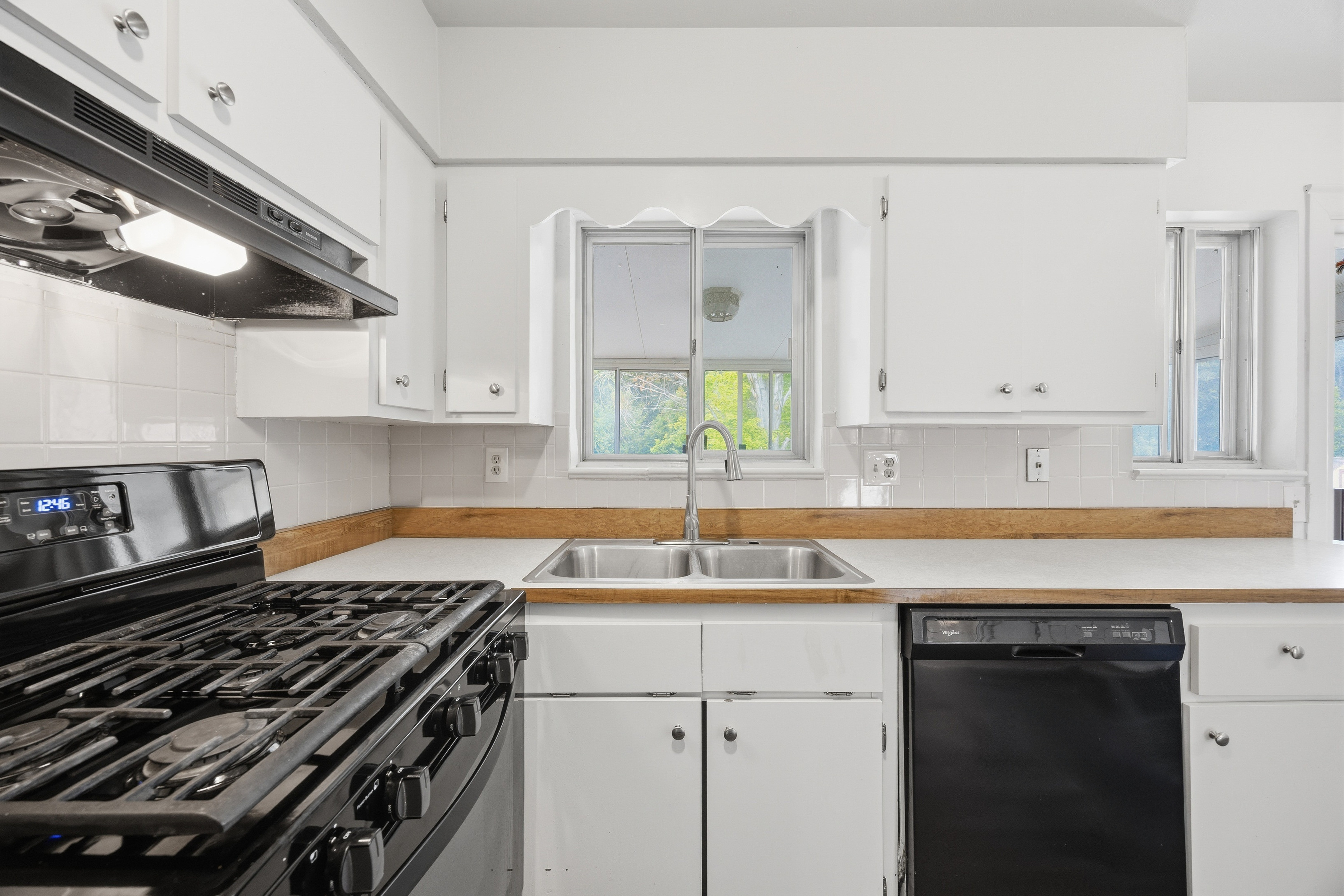 Photo 15 of 49 of 228 Fairfax St, Colorado Springs, CO