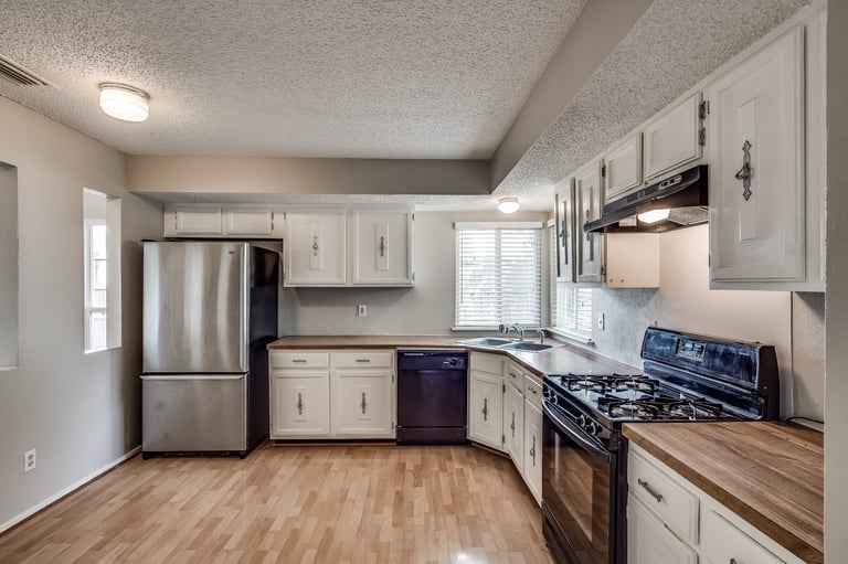 Photo 10 of 26 - 1826 Caldwell Dr, Garland, TX 75041