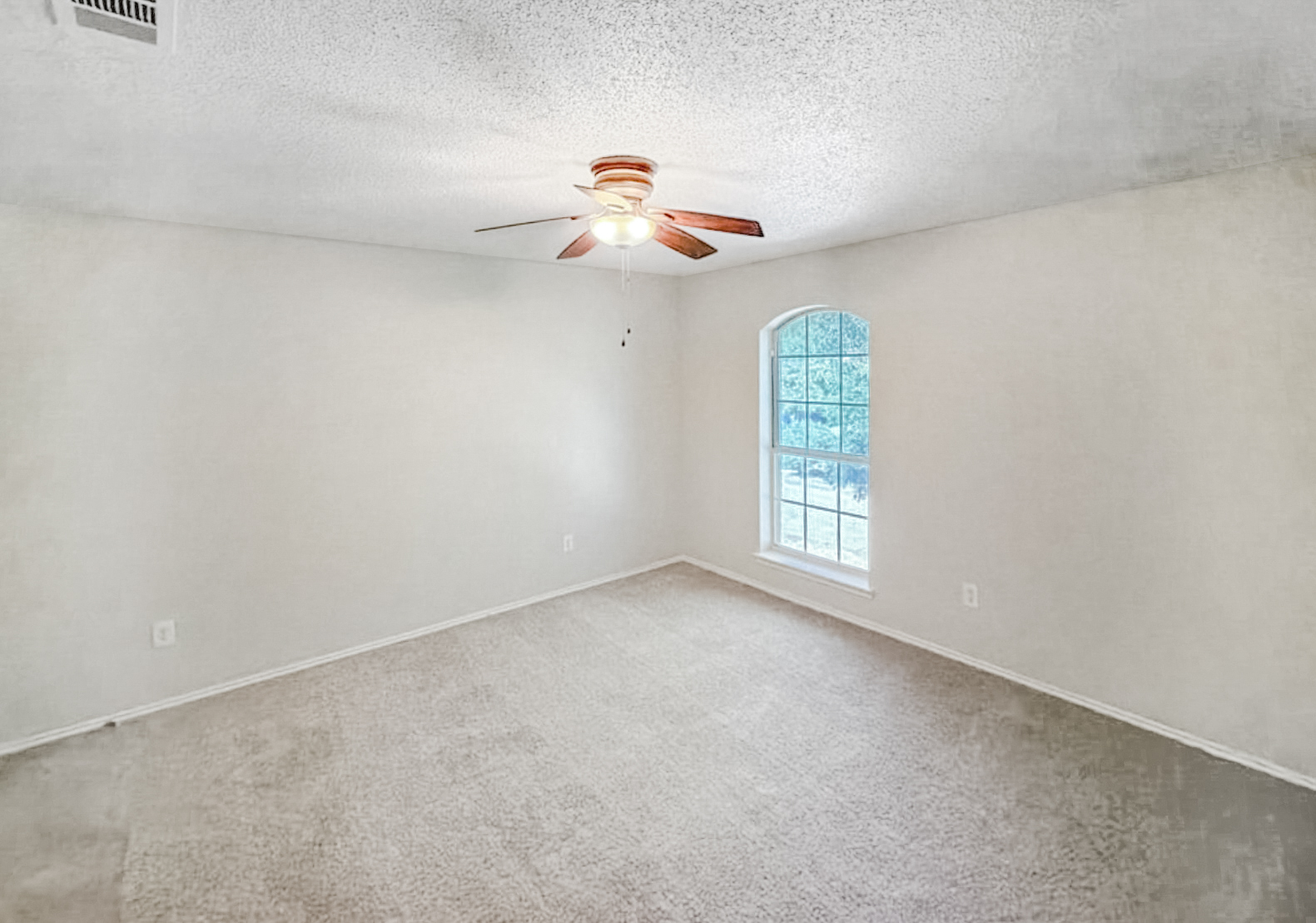 Photo 4 of 27 of 2711 Vistaview Dr, Corinth, TX