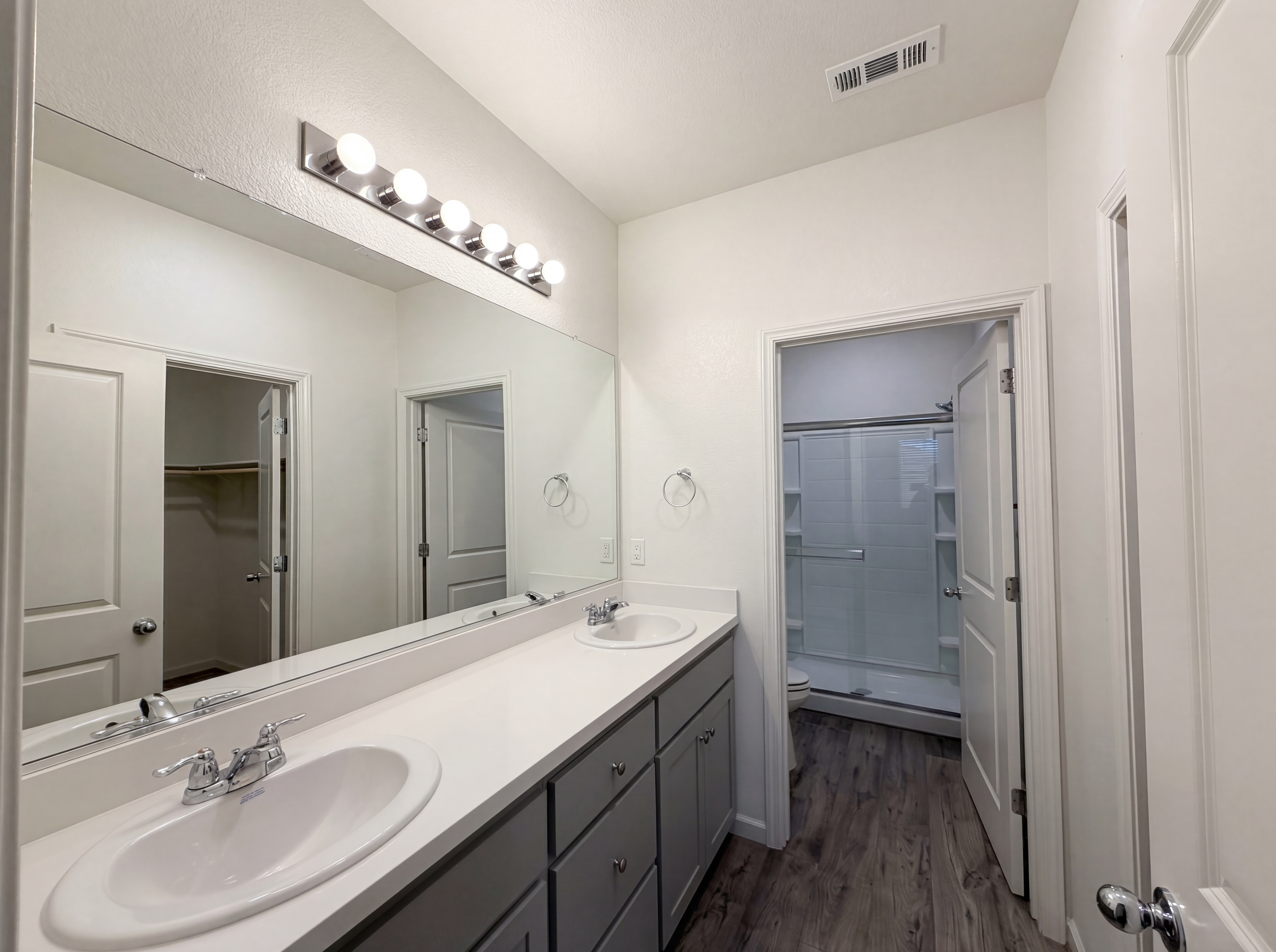 Photo 23 of 31 of 15385 Trolley St, Lathrop, CA