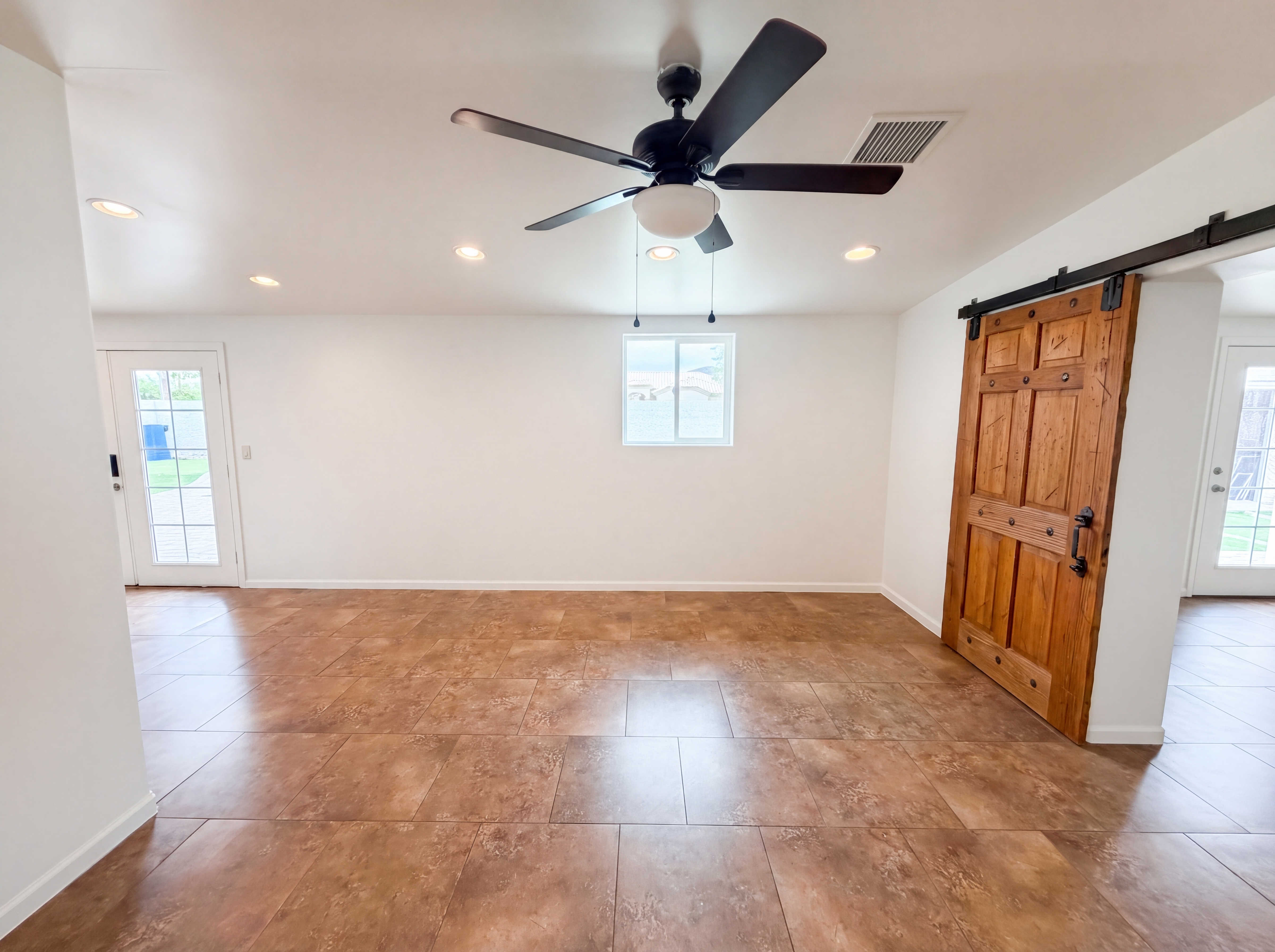 Photo 3 of 26 of 2722 E Nisbet Rd, Phoenix, AZ