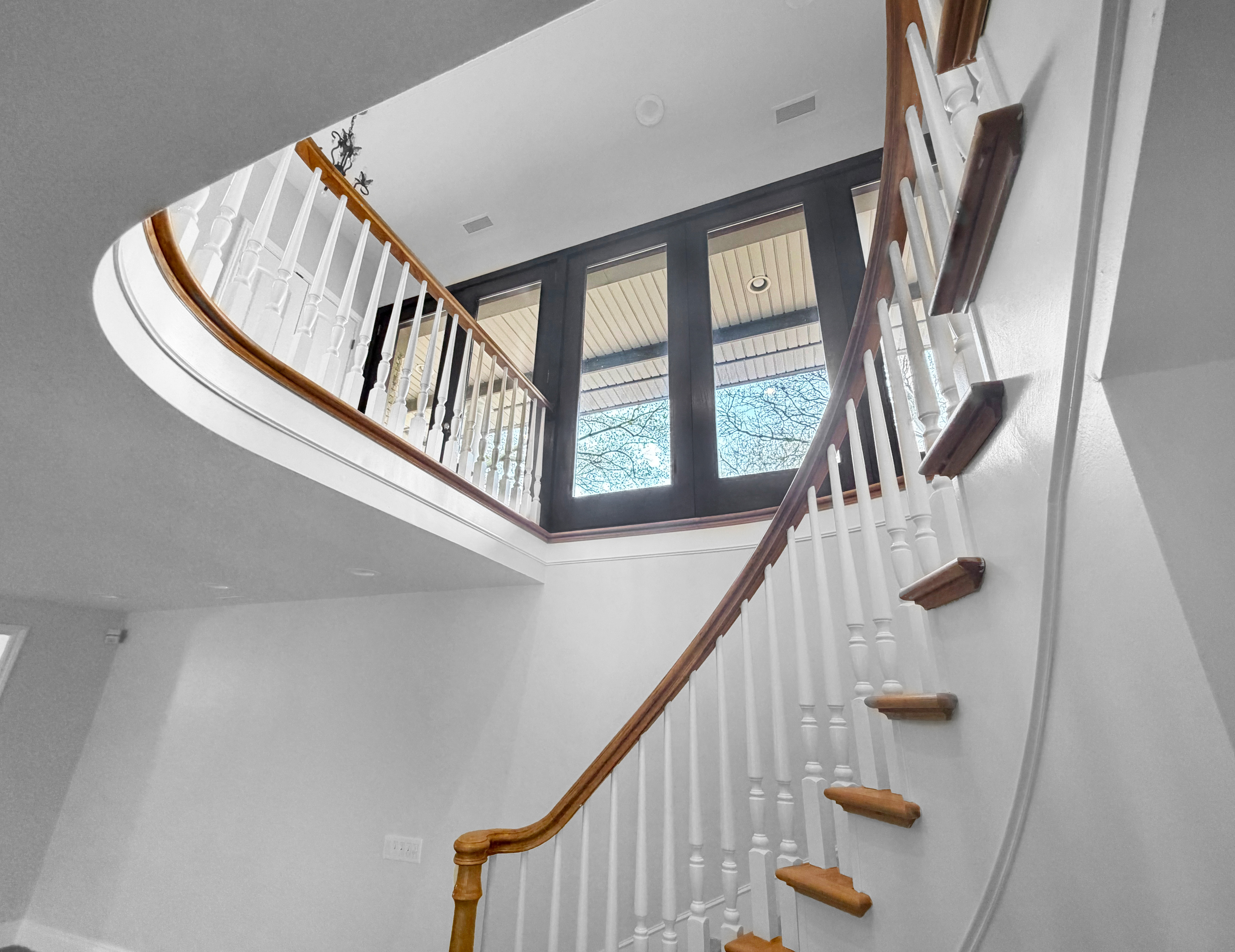 Photo 26 of 38 of 35854 Castlemeadow Dr, Farmington Hills, MI