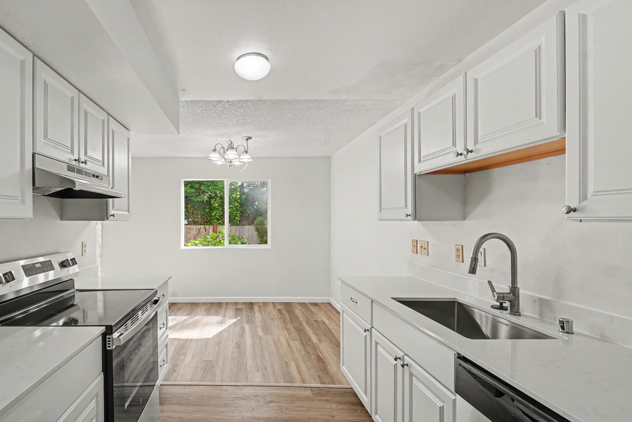 Photo 8 of 16 of 14148 74th Pl NE, Kirkland, WA