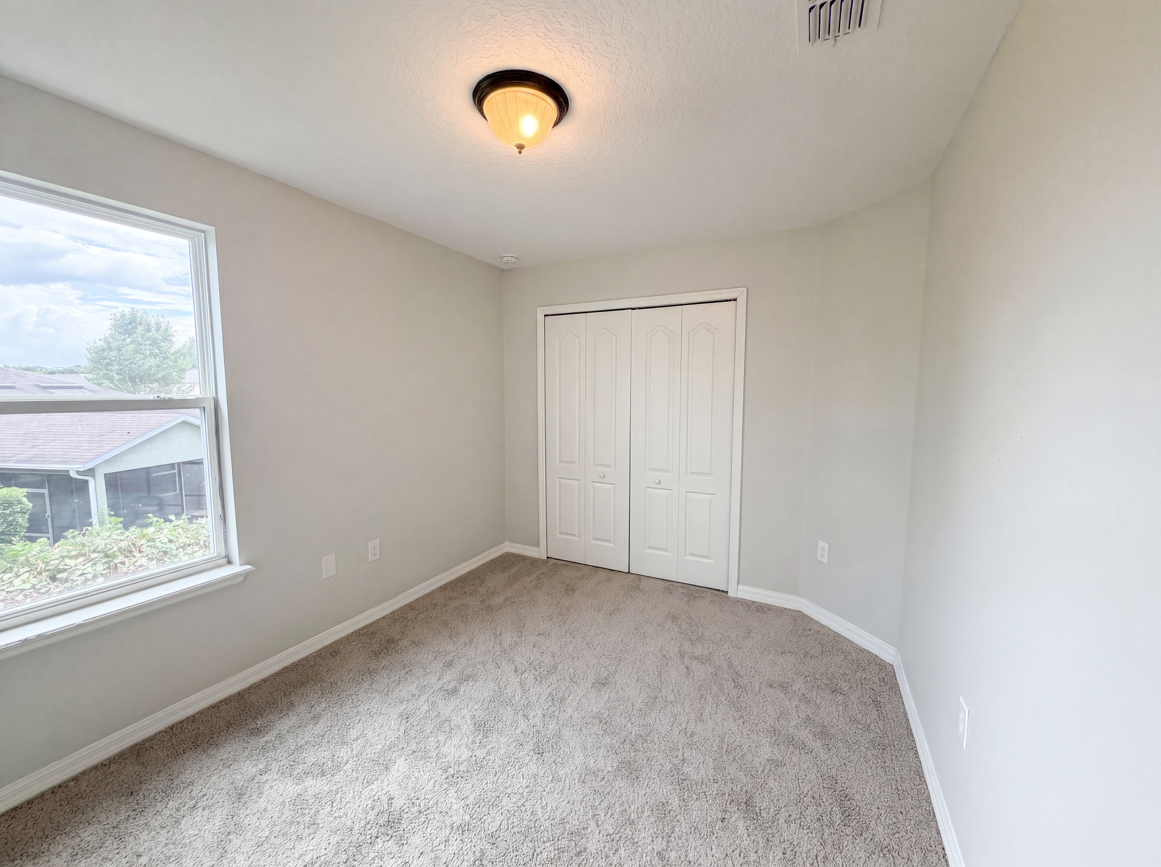 Photo 15 of 22 of 4876 Grassy Knoll Dr, Tavares, FL