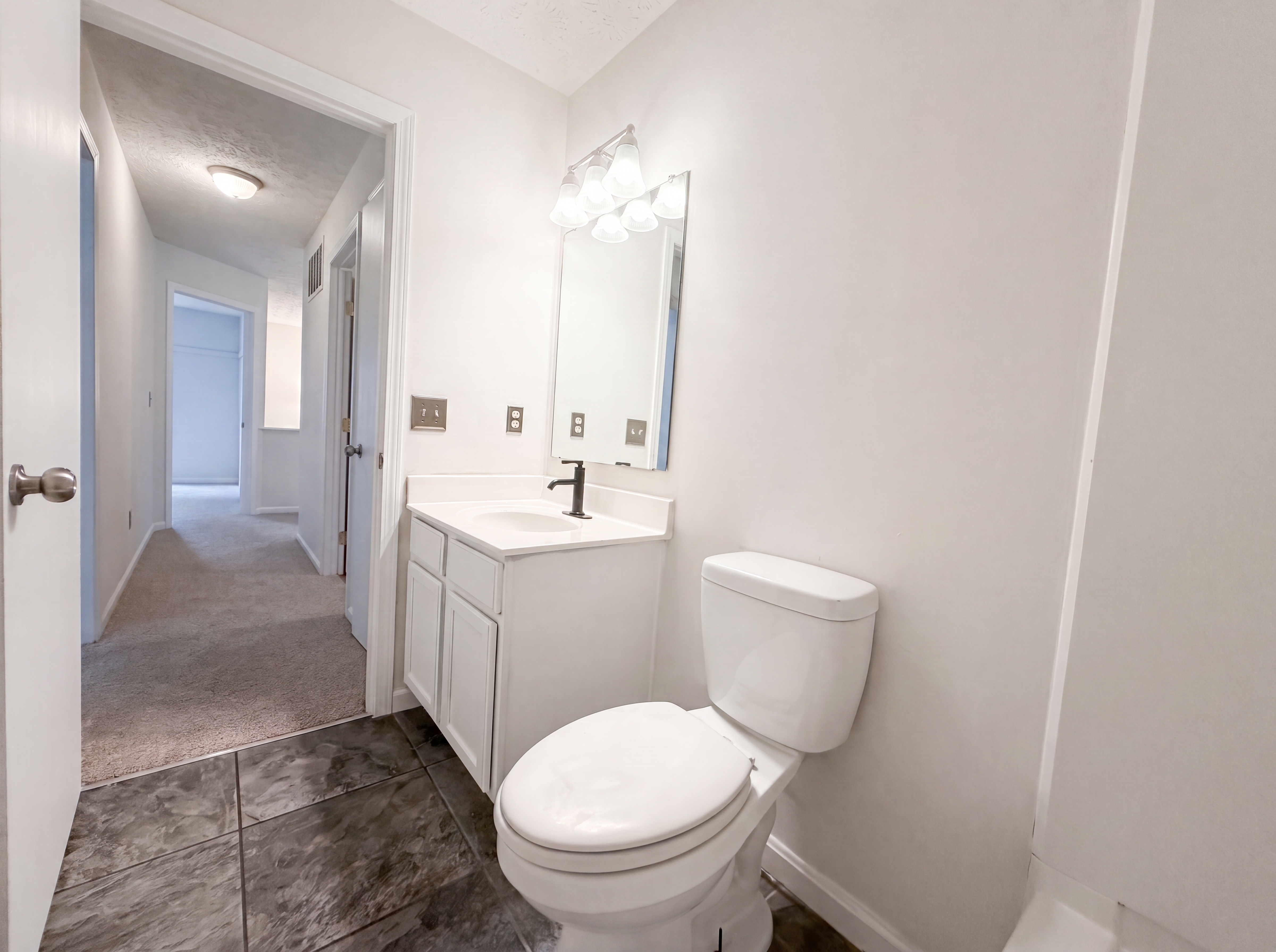 Photo 19 of 29 of 4625 Kenross Dr, Columbus, OH