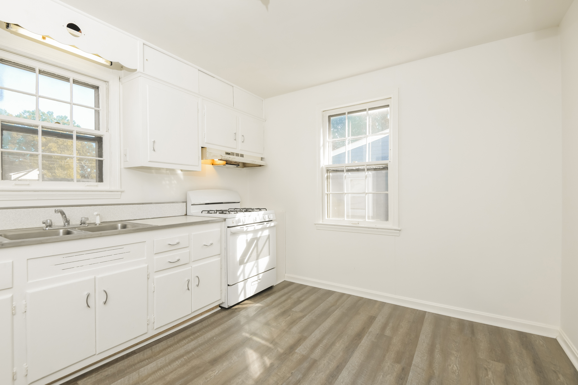 Photo 9 of 23 of 9713 52nd Ave, College Park, MD
