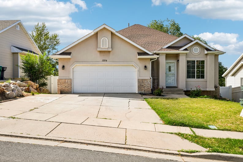 Property photo 1 of 1204 E 3225 N