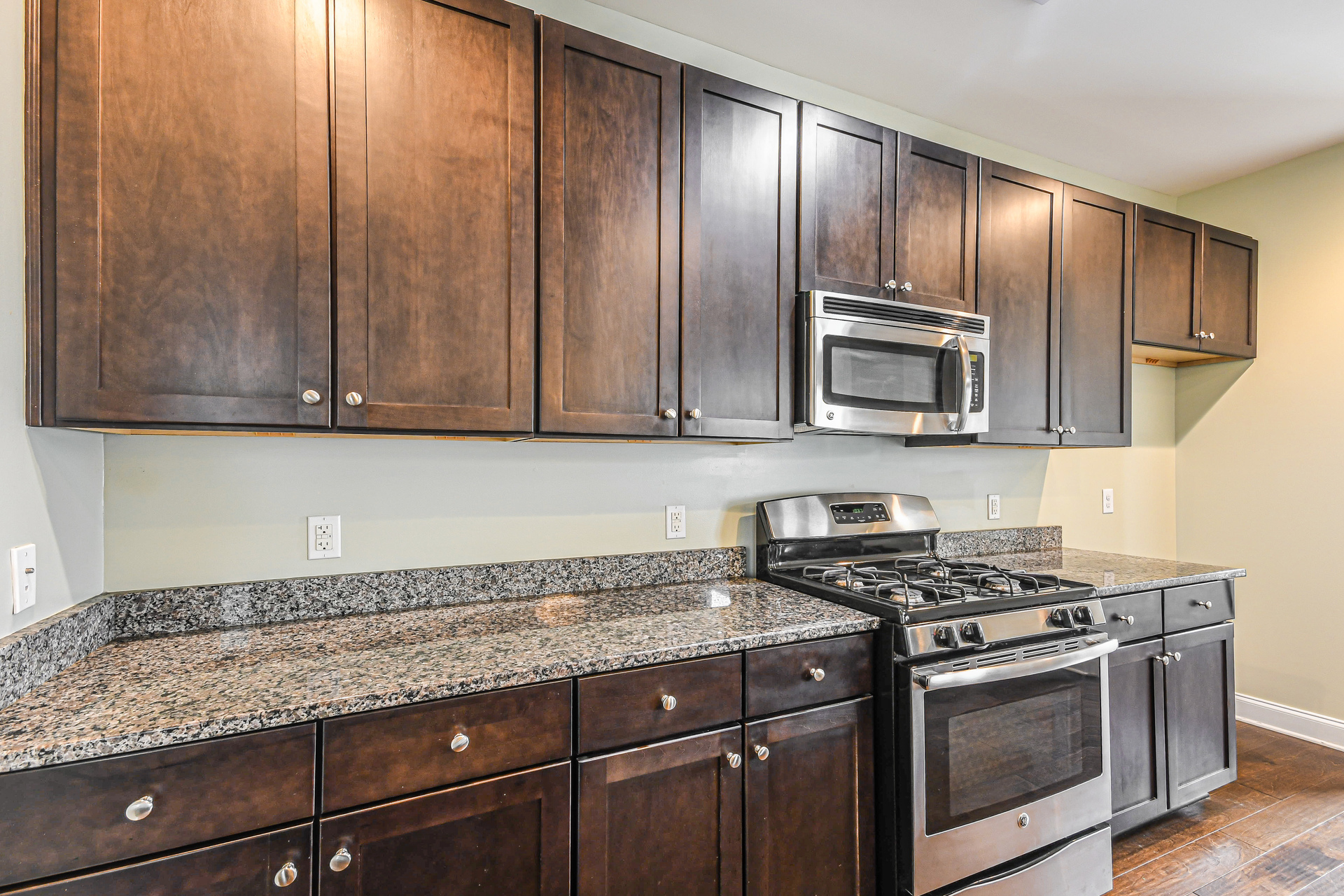 Photo 7 of 20 of 1055 Ashley Garden Blvd, Charleston, SC