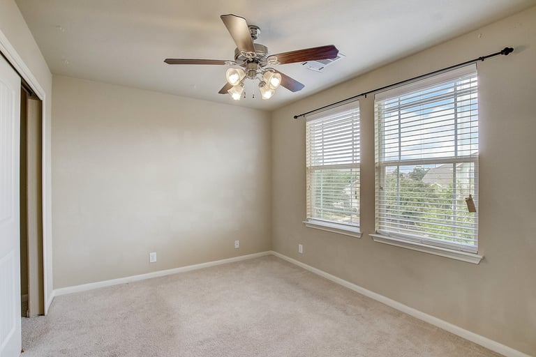 Photo 27 of 33 - 904 Alamo Plaza Dr, Cedar Park, TX 78613