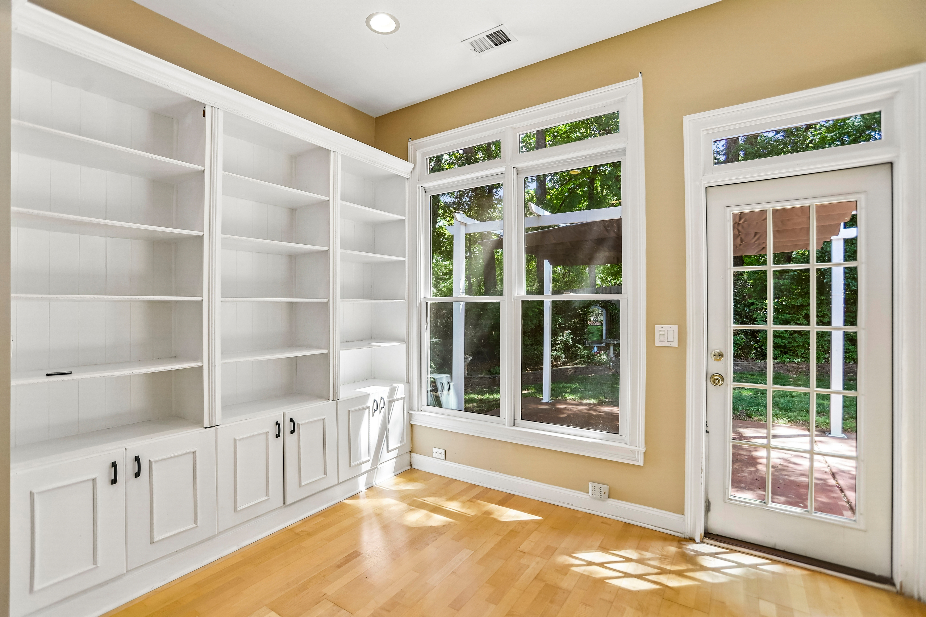 Photo 34 of 38 of 3054 Montclair Cir SE, Smyrna, GA