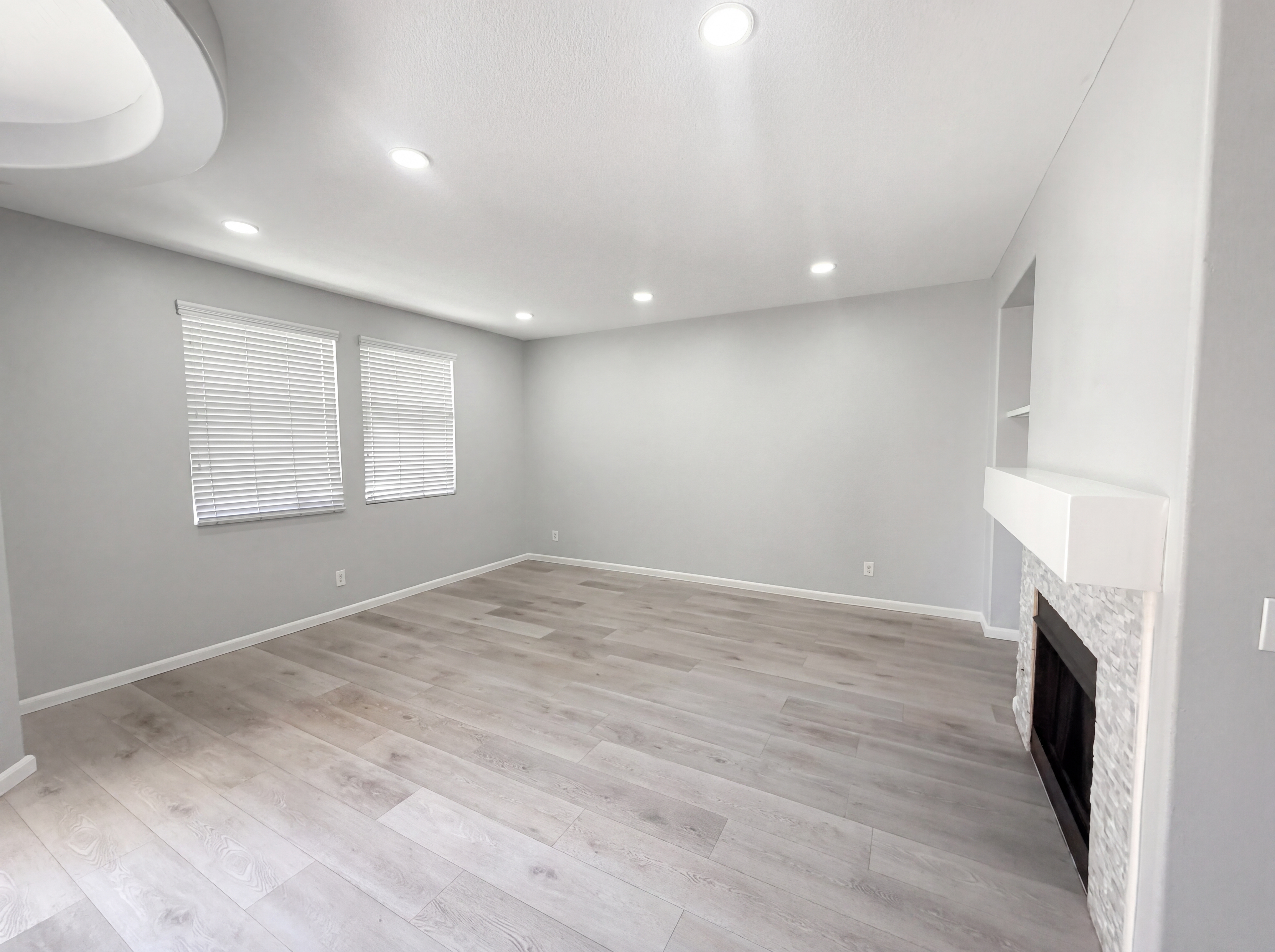 Photo 7 of 17 of 1800 E Lakeshore Dr, Lake Elsinore, CA
